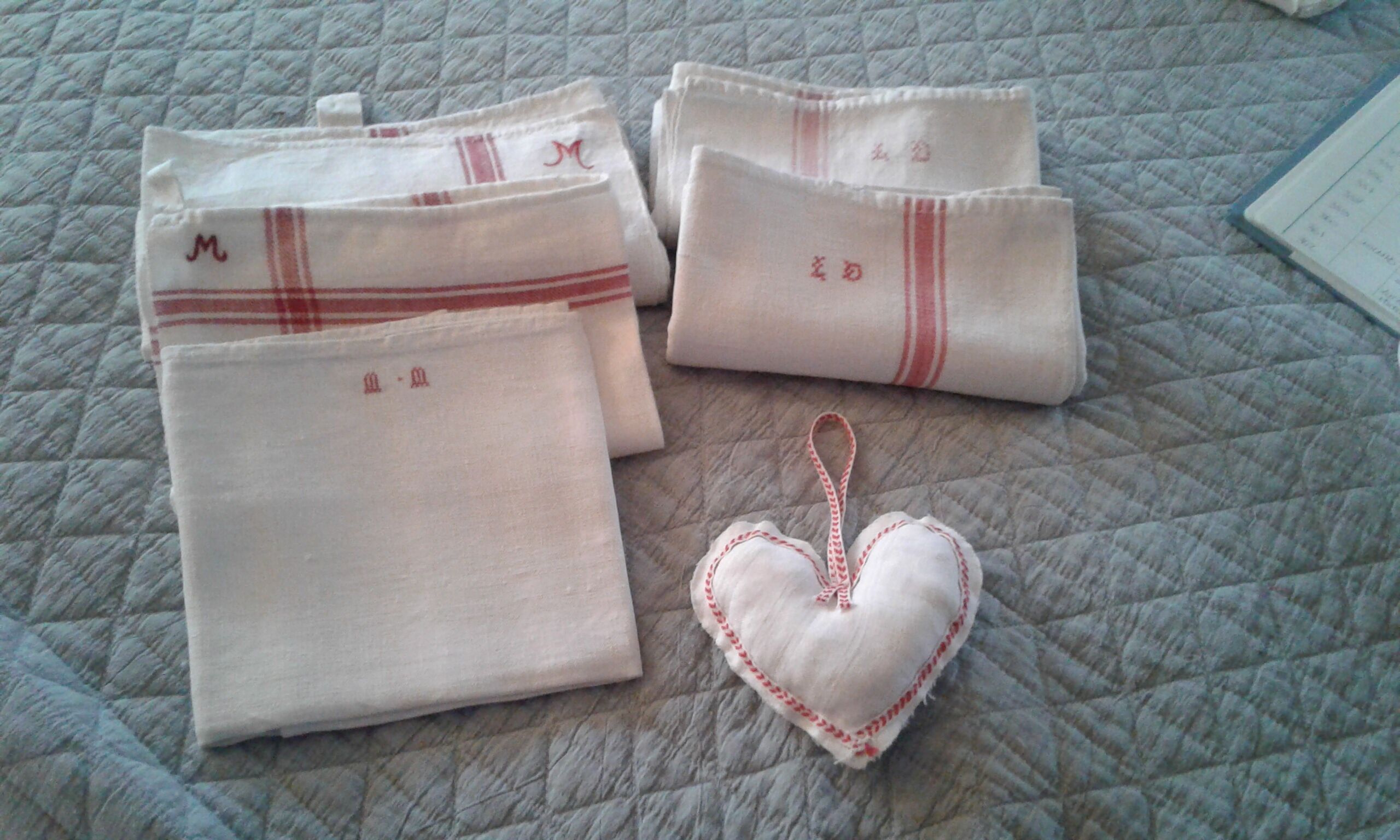 Lot 4 towels