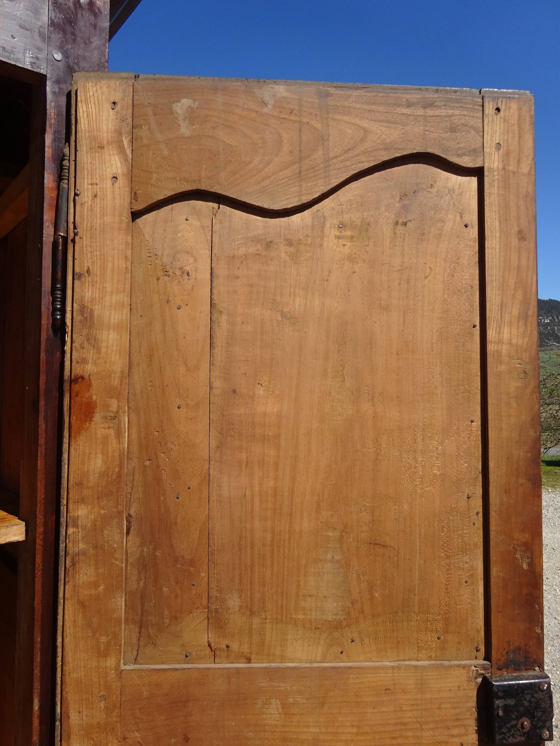 Armoire Louis Philippe en noyer massif