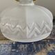 Applique vintage en opaline blanche
