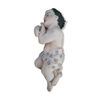 Enfant sur la croix en plâtre polychrome