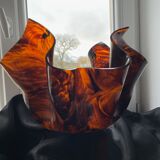 Tortoiseshell effect cut - handkerchief shape