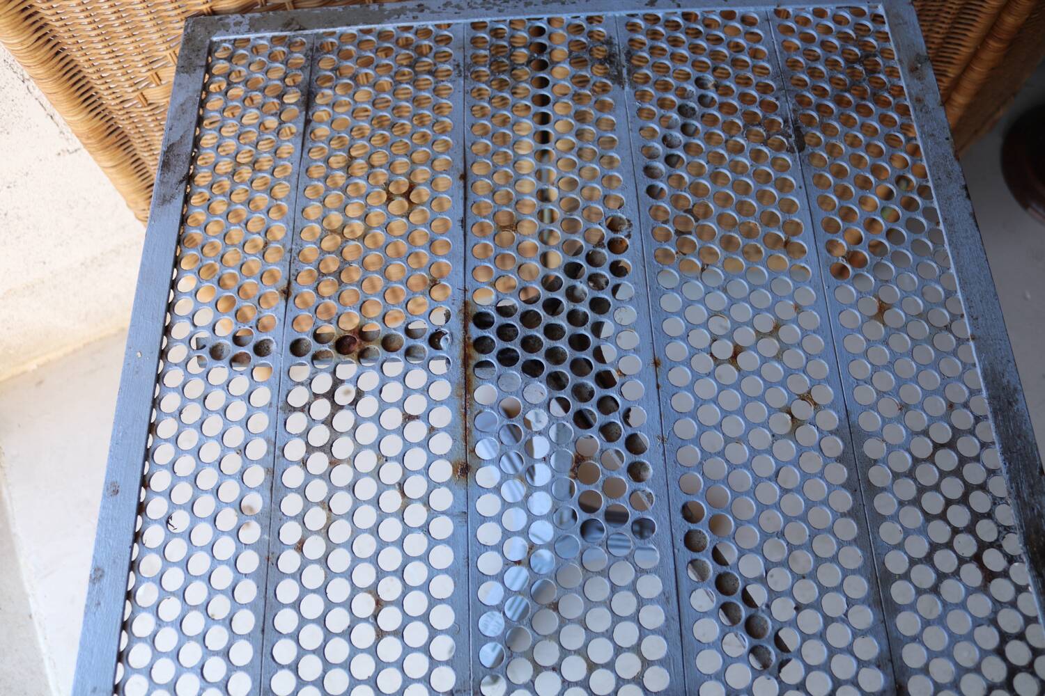 Old bistro table in cast iron and perforated metal, SIGHE Jeune Toulo