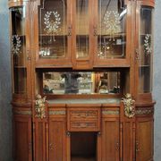 Buffet-vitrine Art nouveau aux putti, vers 1900