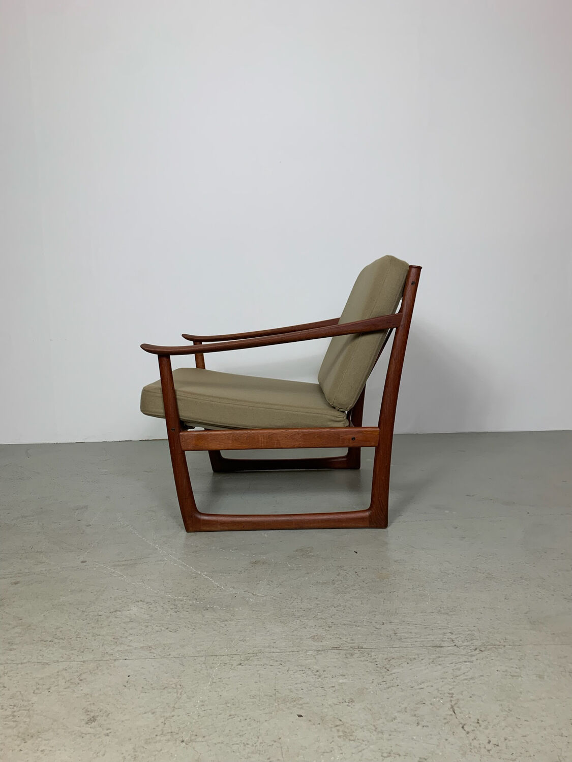 Danish teak easy FD 130 chair by Peter Hvidt & Orla Mølgaard