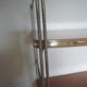 Étagère en bois et formica string doré
