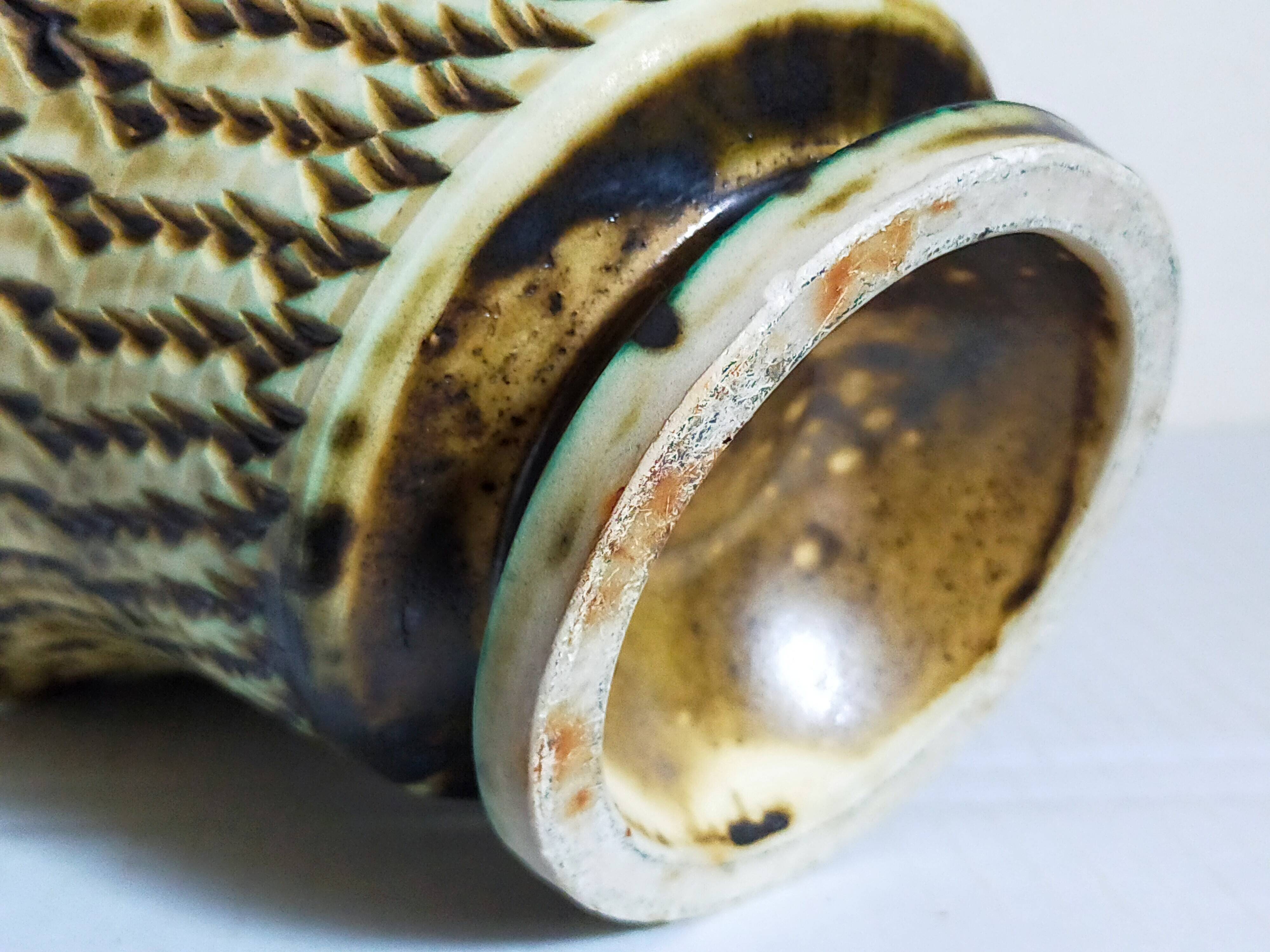 Ceramic planter with vintage scarifications from the 1950s