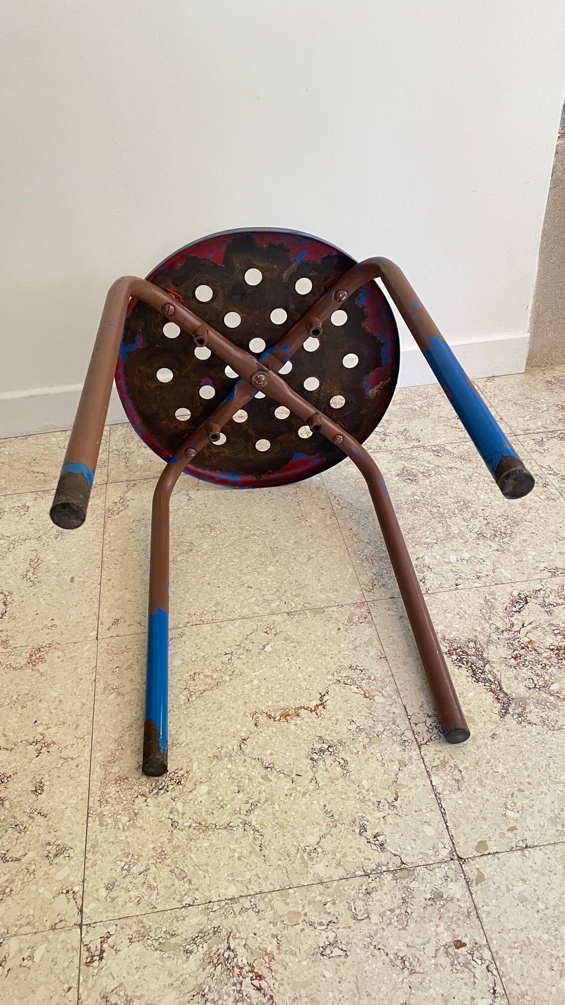 Tabouret industriel acier patiné vintage