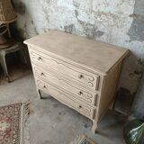 Wooden chest of drawers