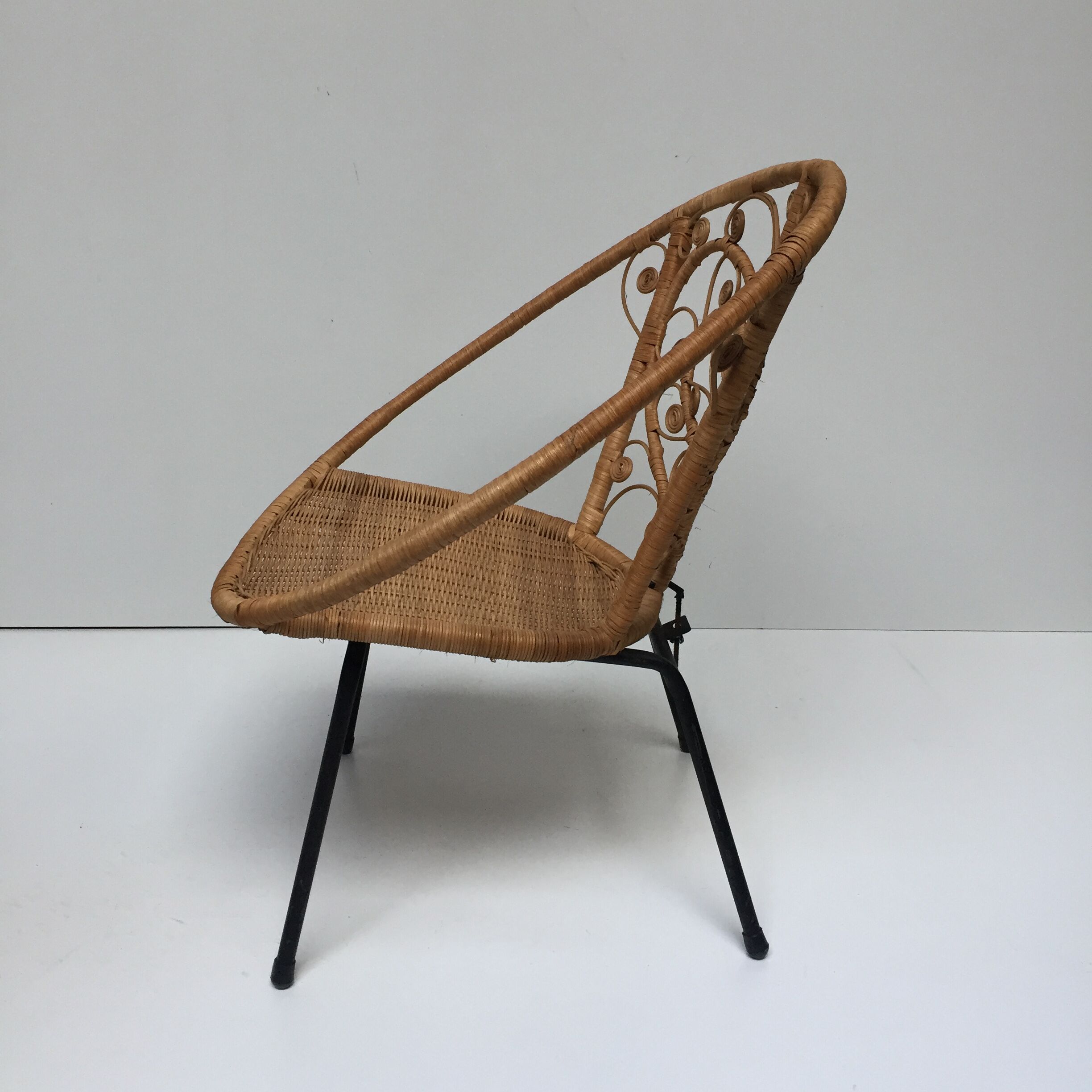 Vintage Bohemia volutes rattan chair