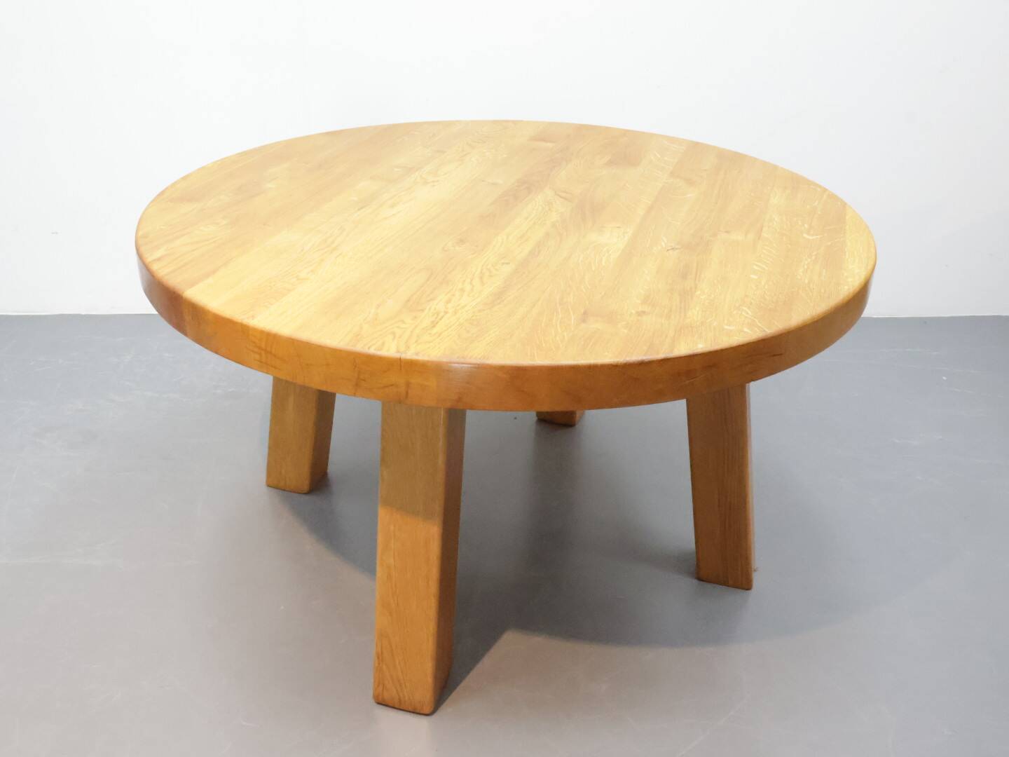 Brutalist eettafel massief eiken rond model