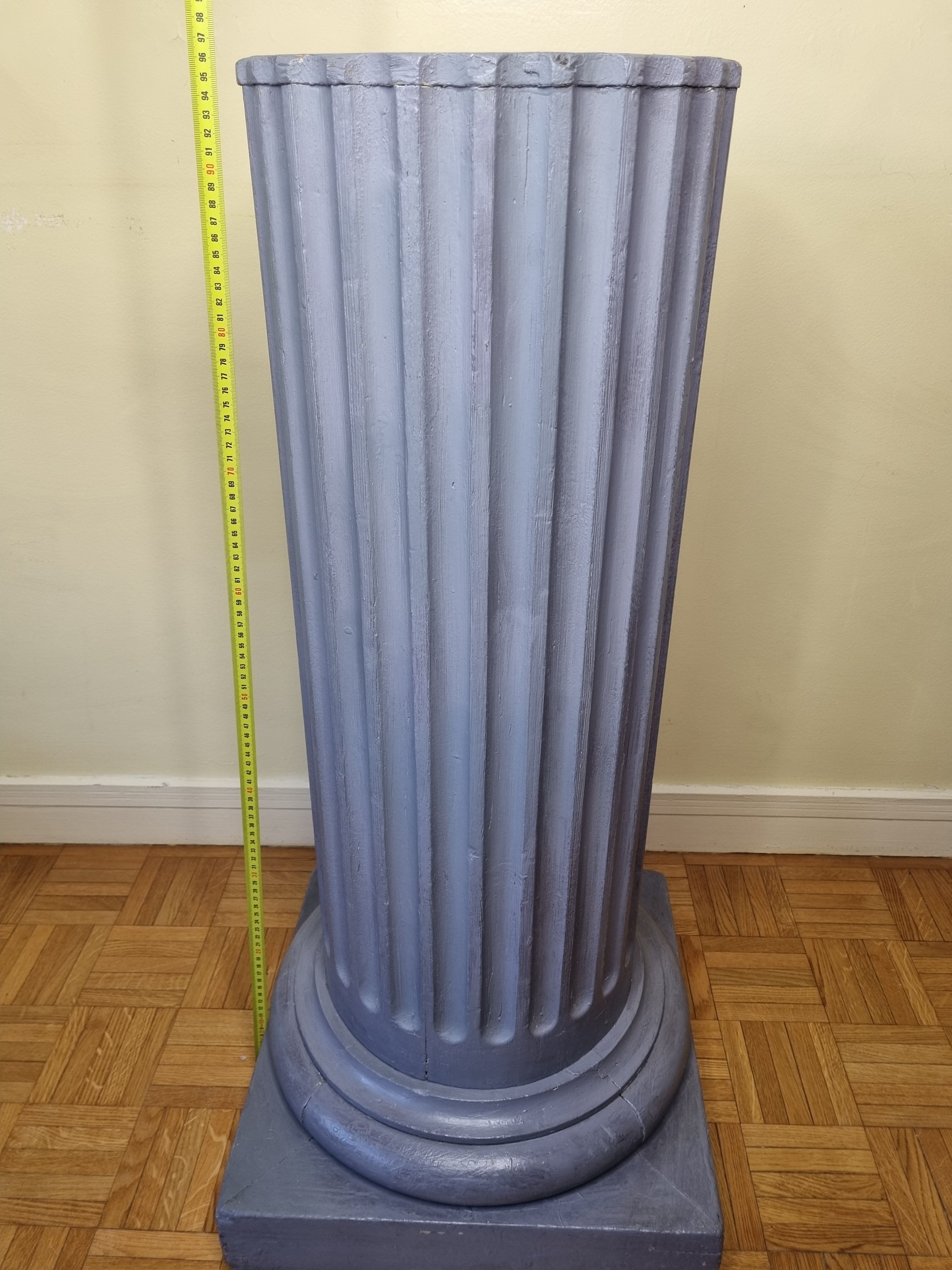 Monumental Ionic column foot in painted wood, 96 cm