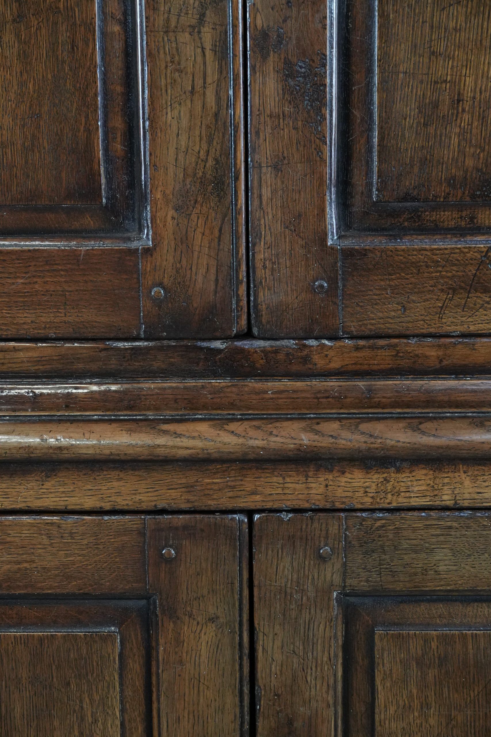 Armoire/ buffet anglais du XVIIIe siècle en chêne.