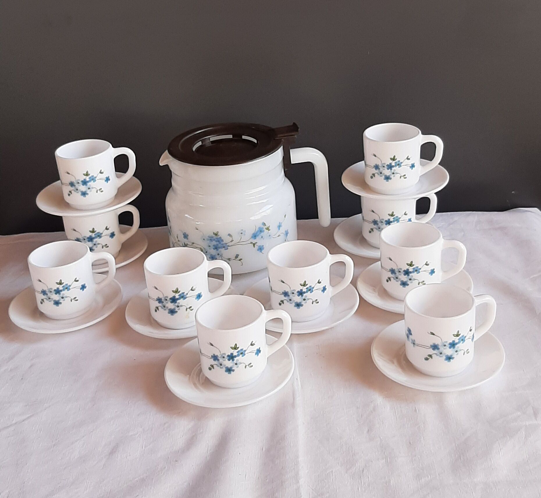 Coffee pot and forget-me-not cups