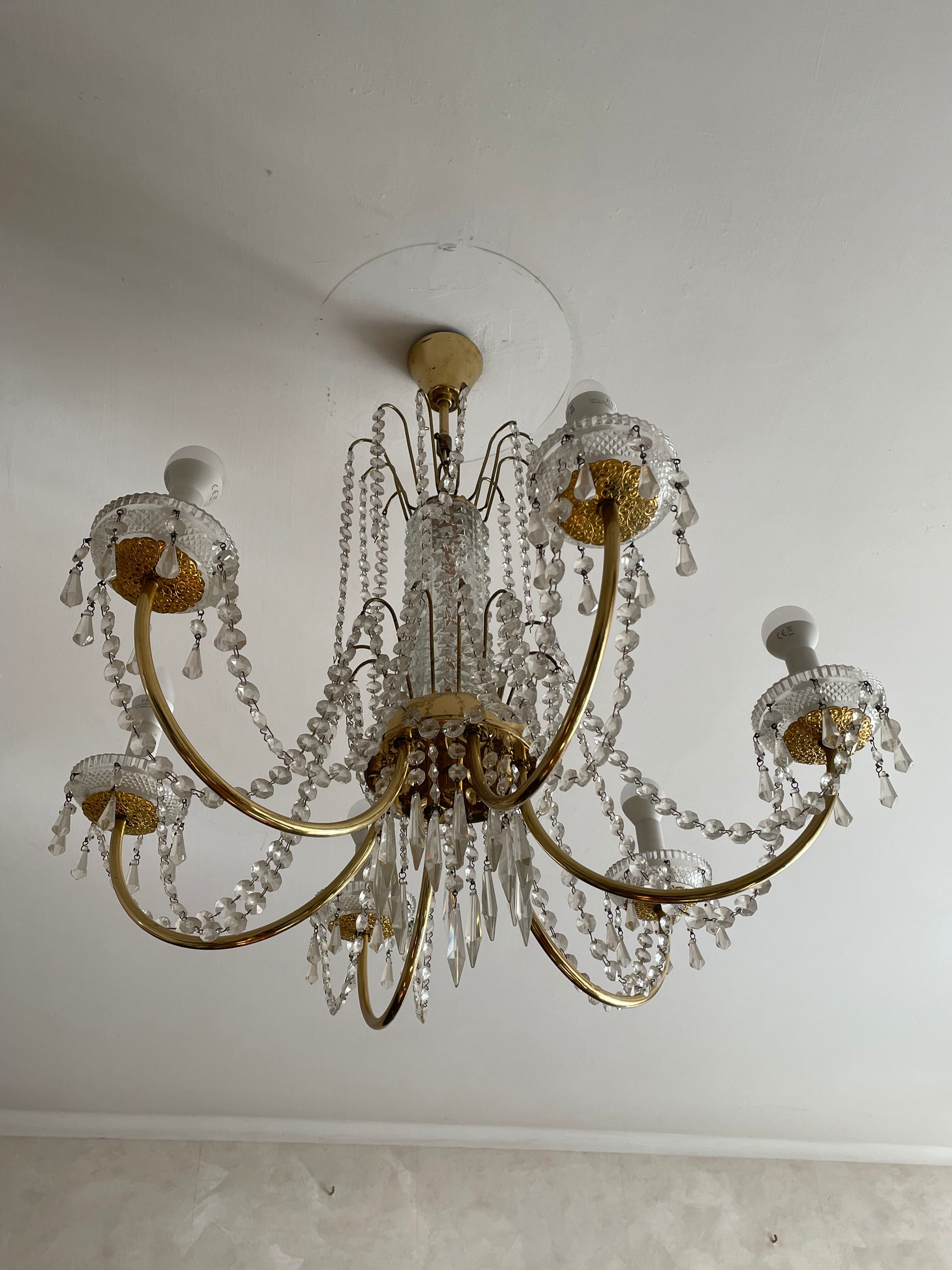 Chandelier with brass and glass grapevines