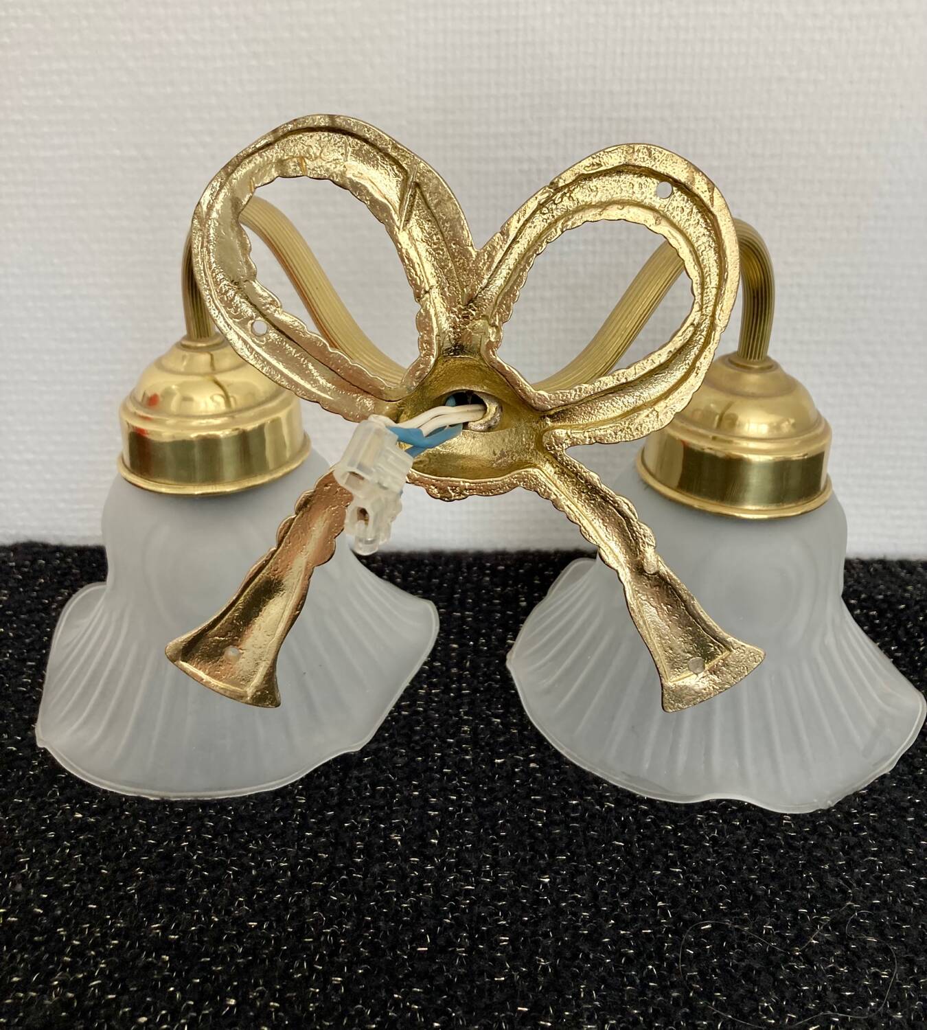 Double tulip wall light