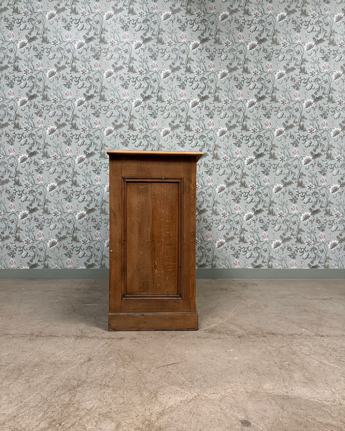Rustic buffet (renovated)