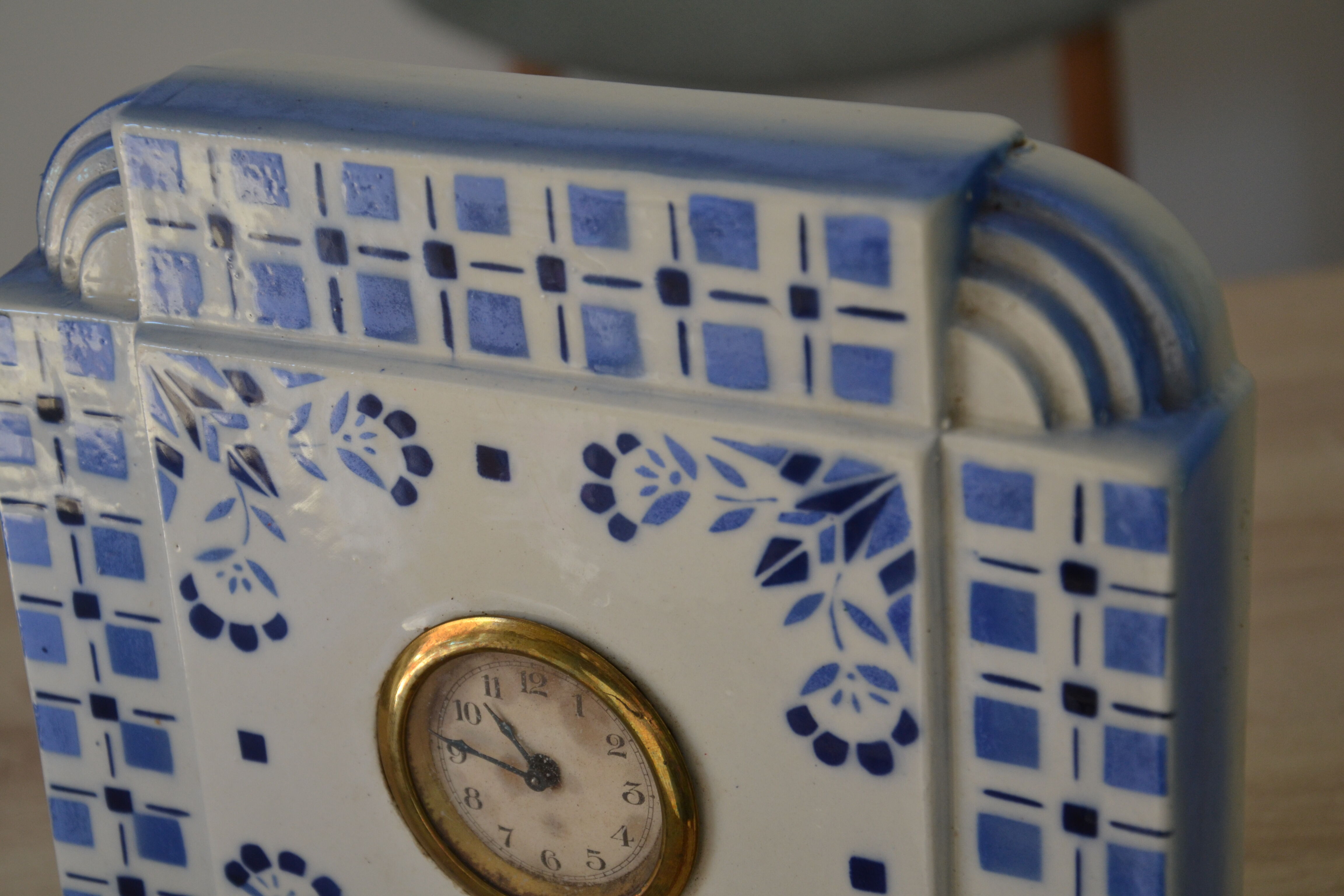 Blue ceramic table clock