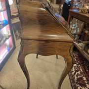 Bureau de Dame