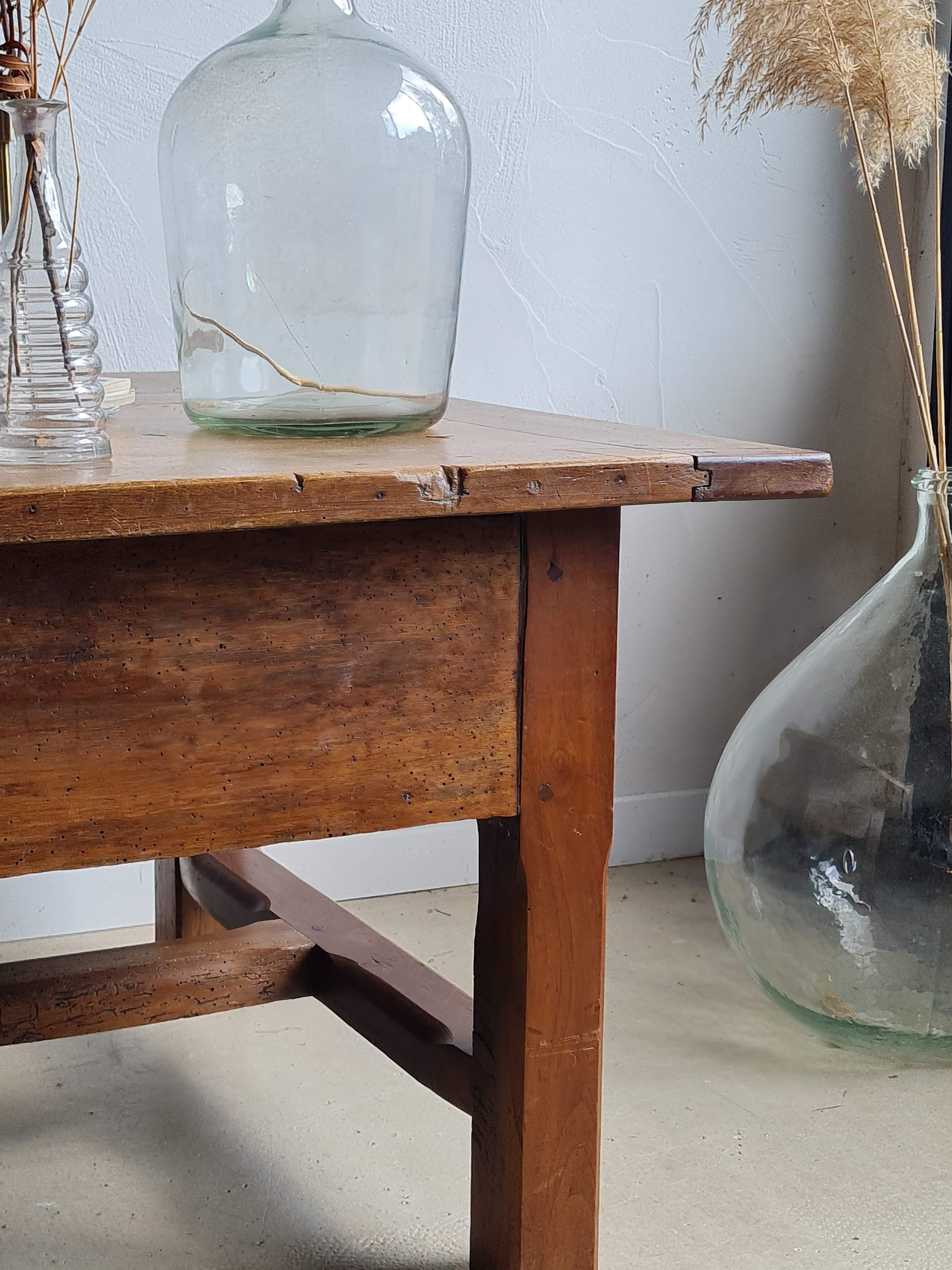 Vintage firm-minded coffee table