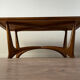 Table basse vintage en bois – piètement sculptural