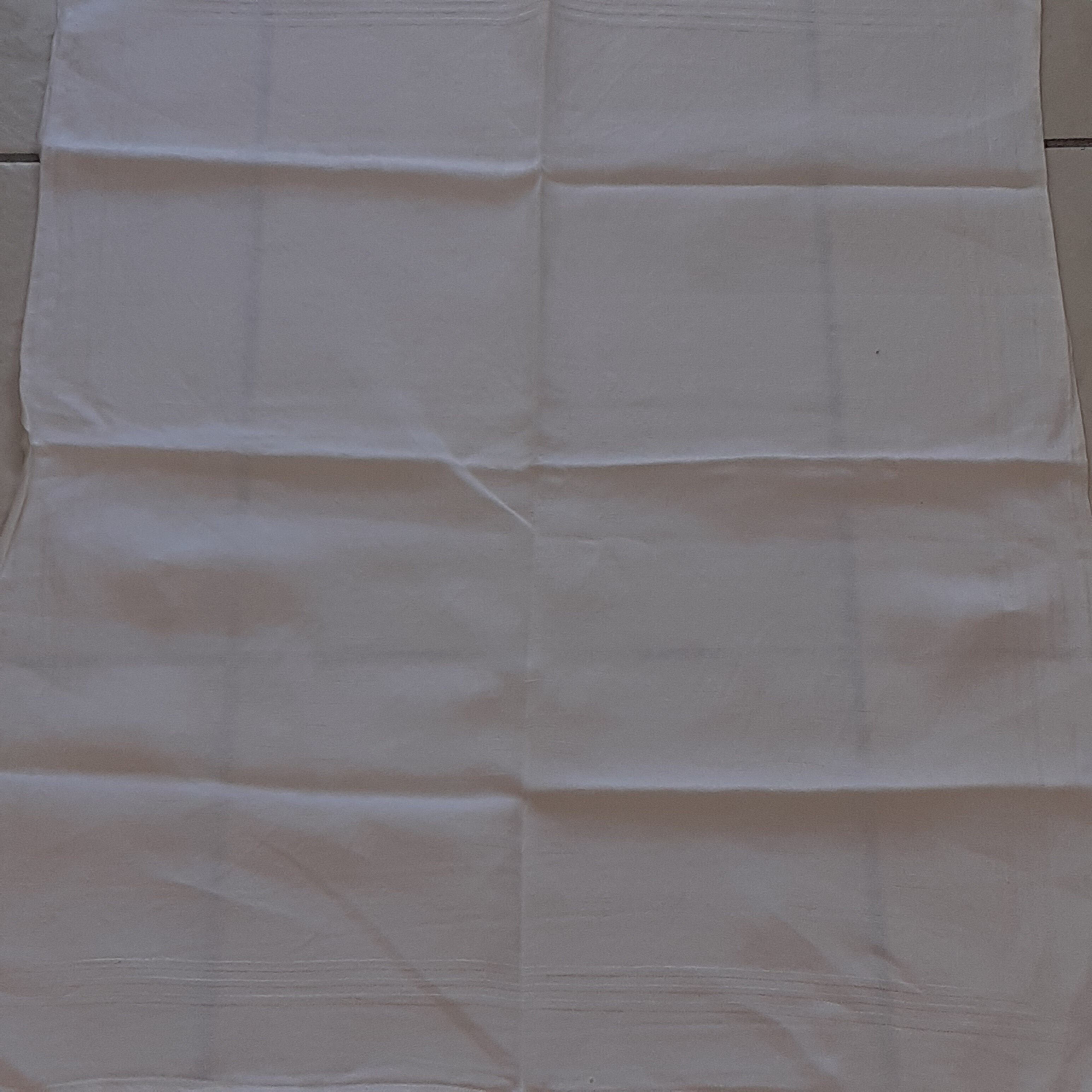 12 napkins in wire, slightly damask.