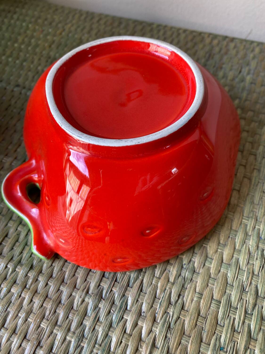 Ceramic strawberry cup