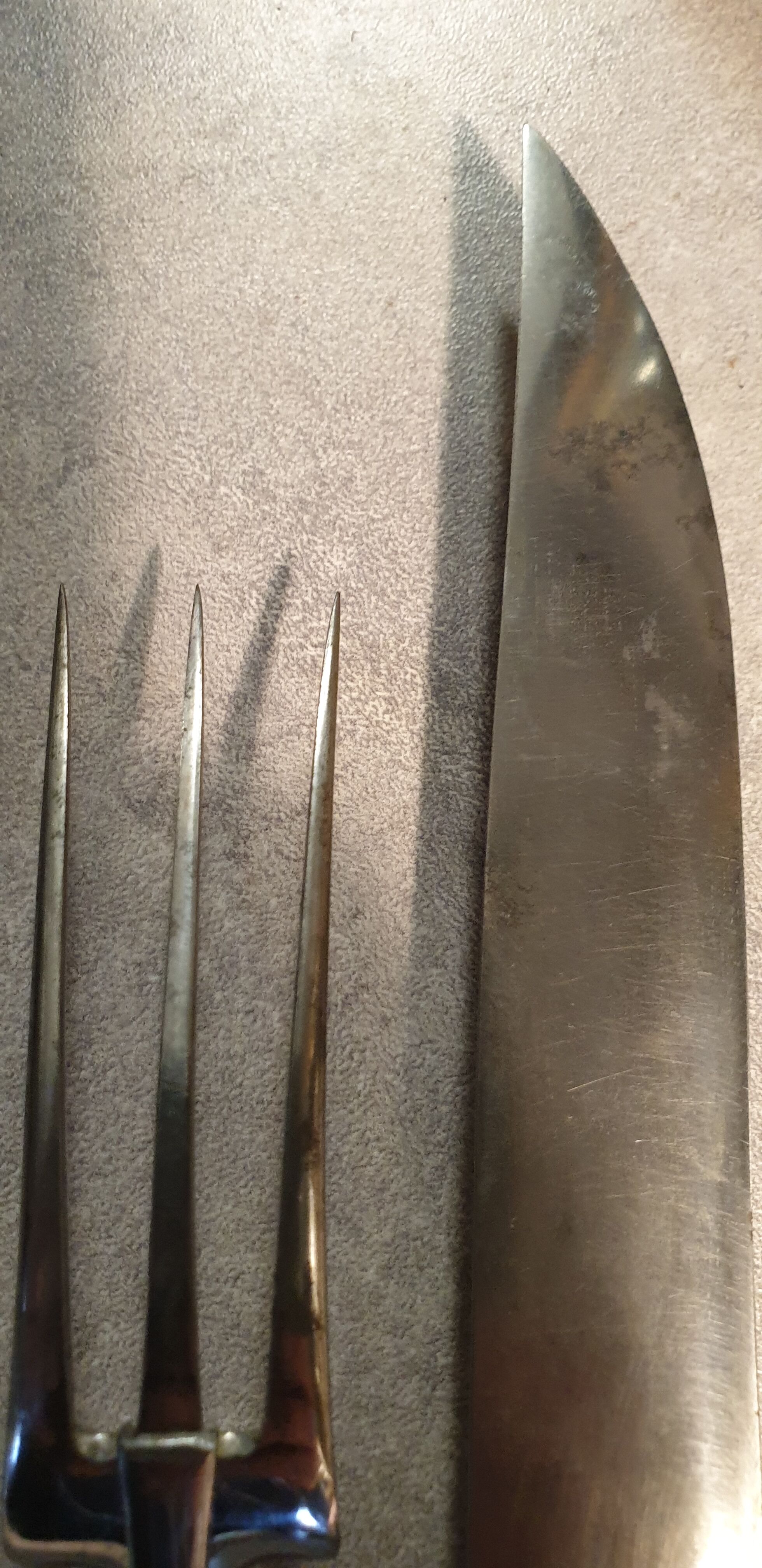 Silver/ivory leg service