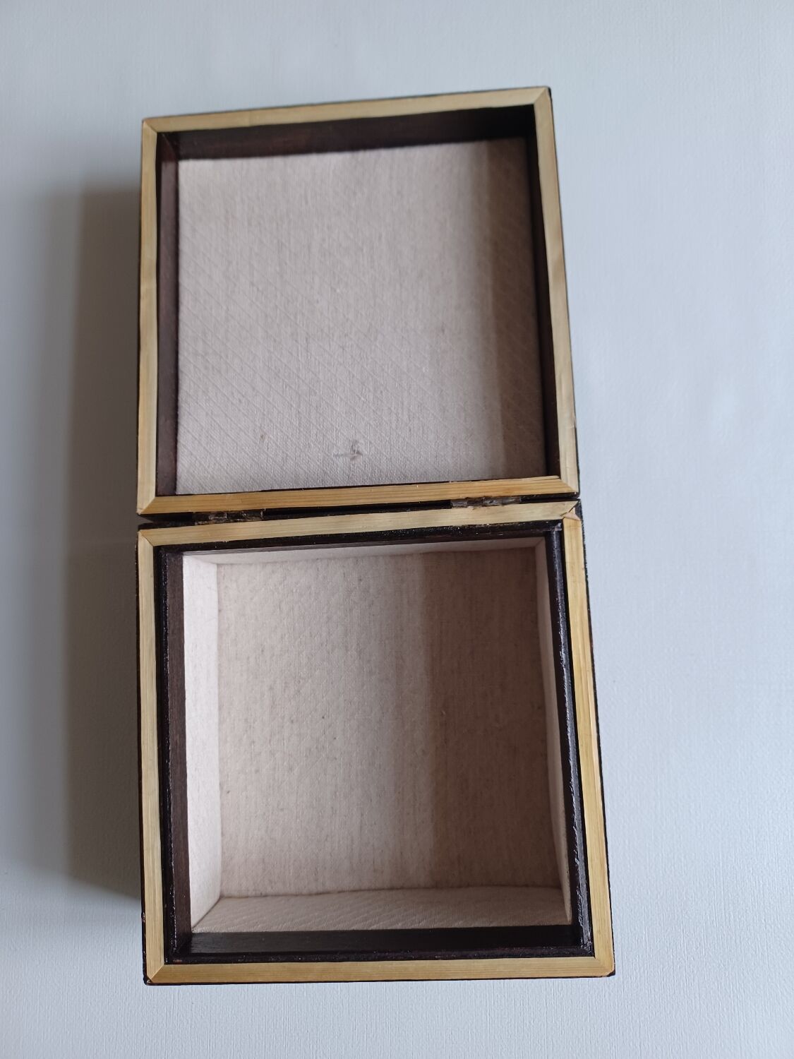 Box in straw marquetry.