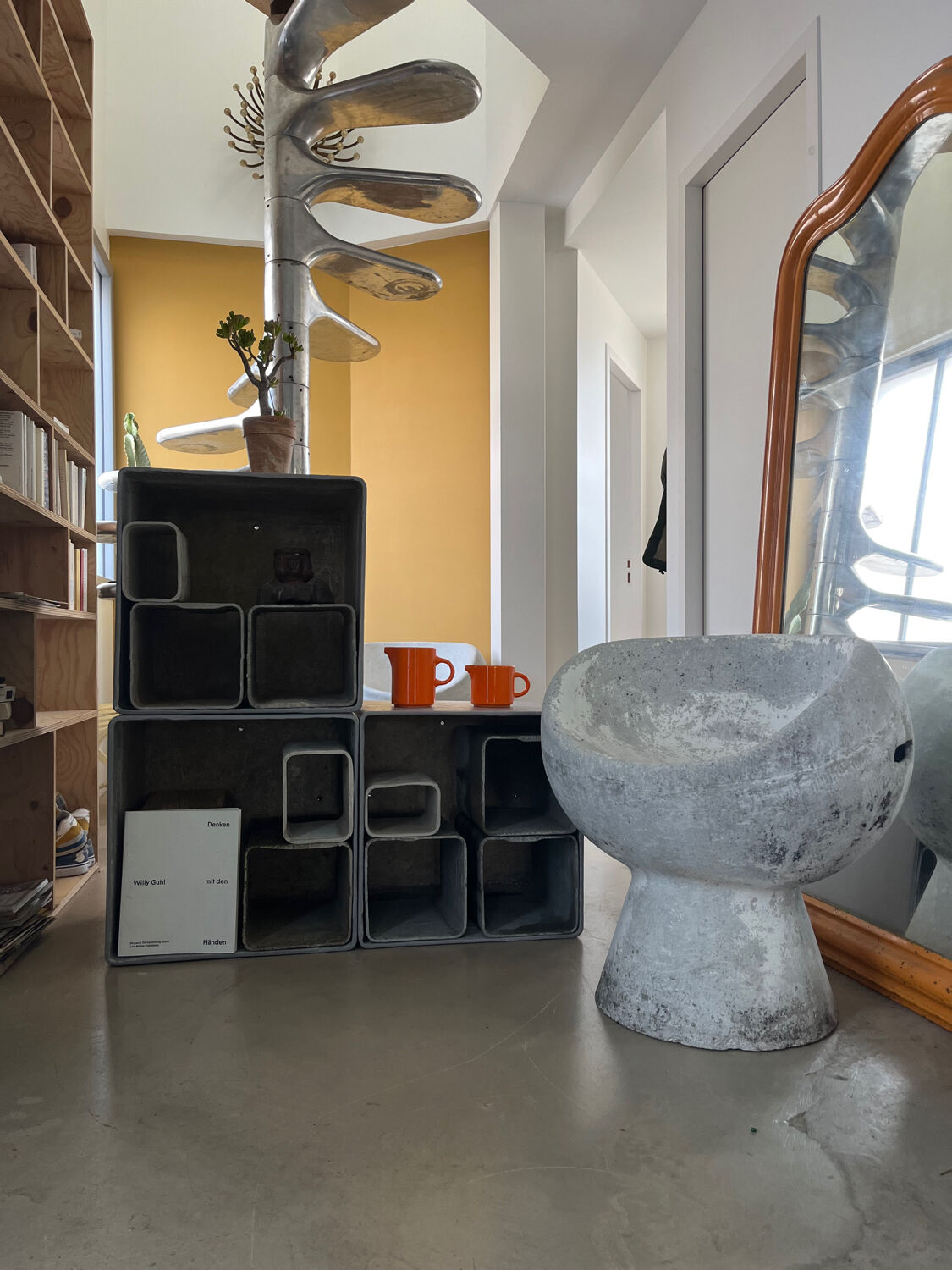 Pod chair stool ball Willy Guhl Anton Bee