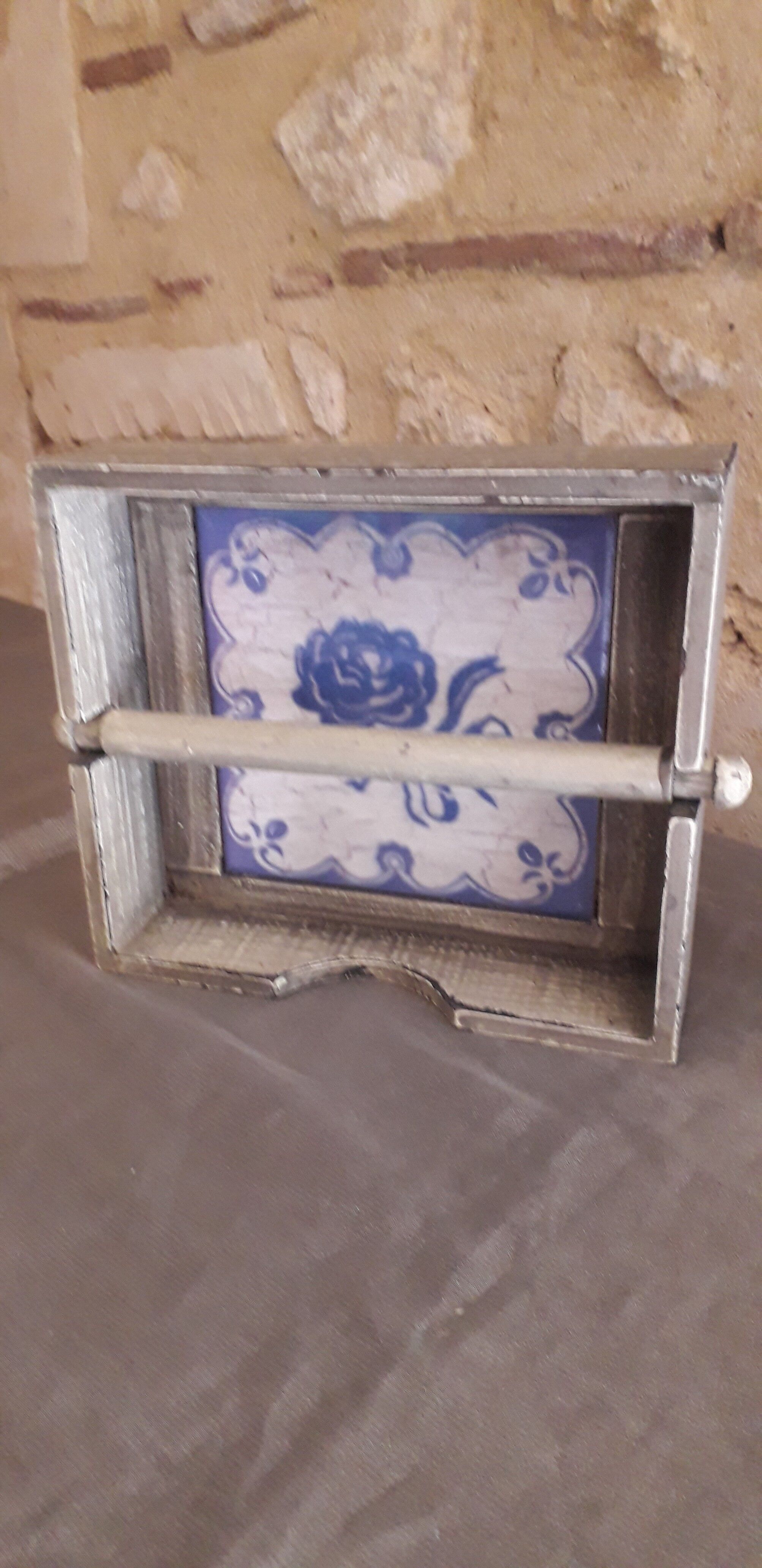 Grey patinated wooden top, ceramic bottom, for napkins/paper napkins