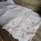 12 serviettes anciennes brodées