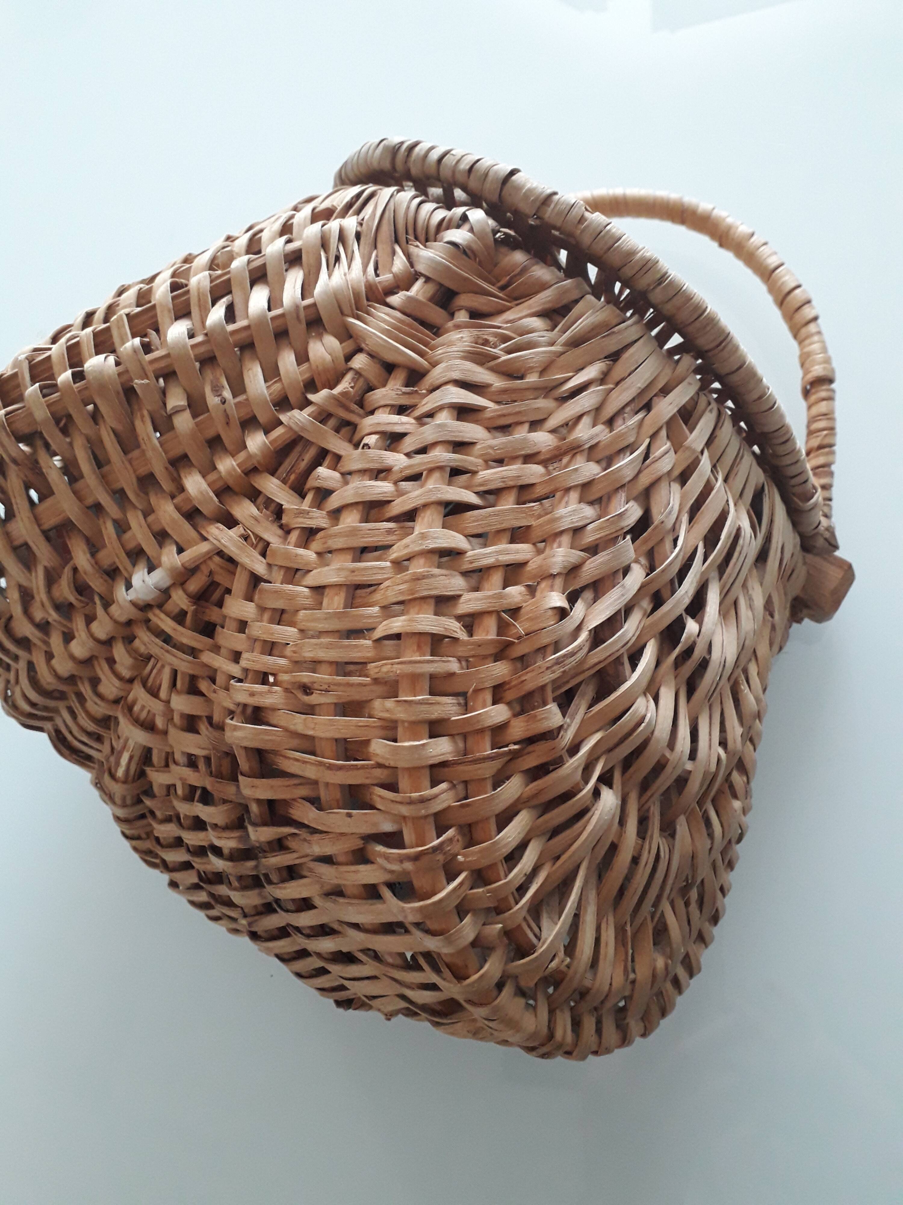 Vintage wicker bag with handle