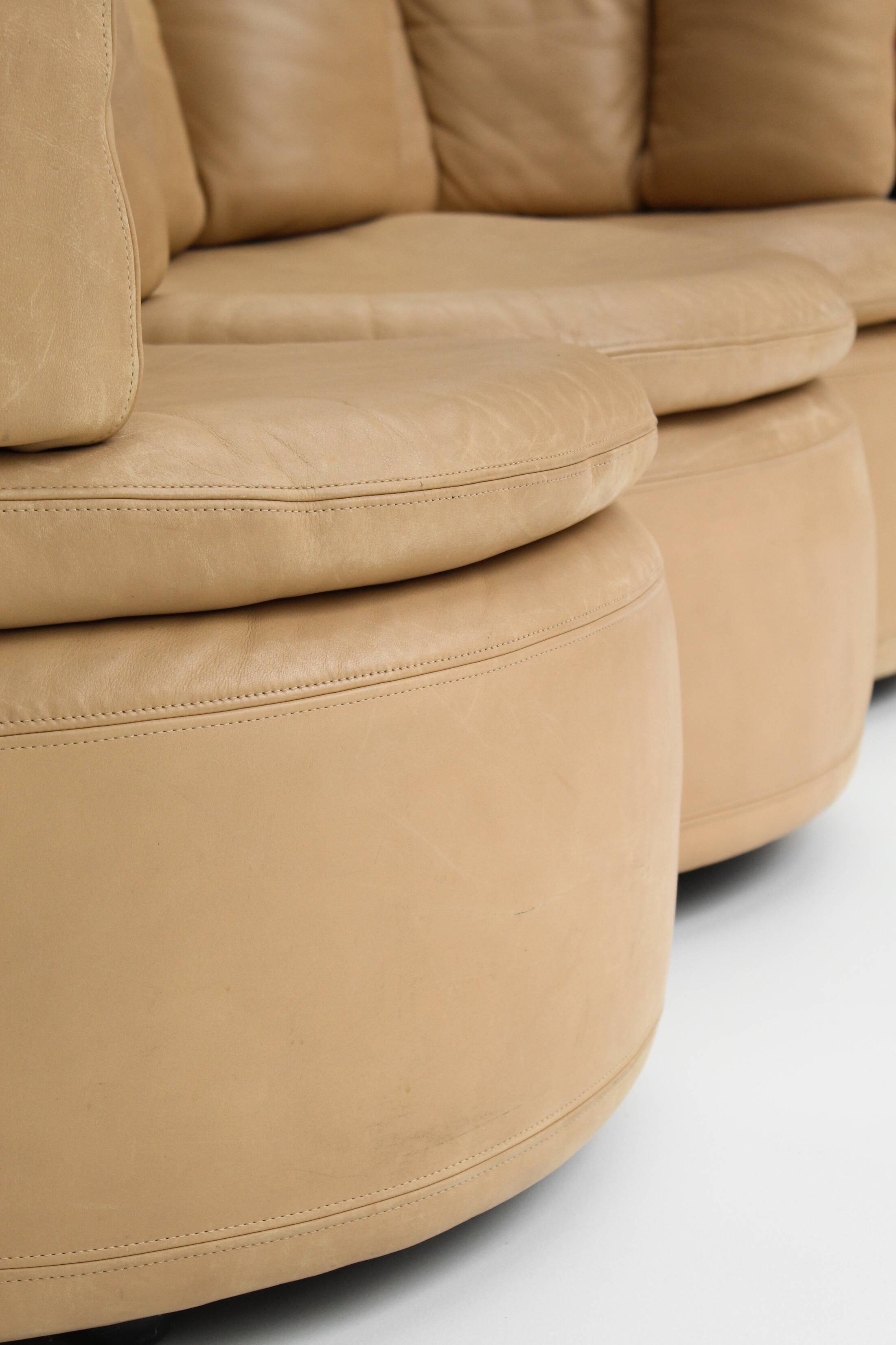 Vintage DS-800 “Biscuit” sofa by De Sede – beige leather 1970s