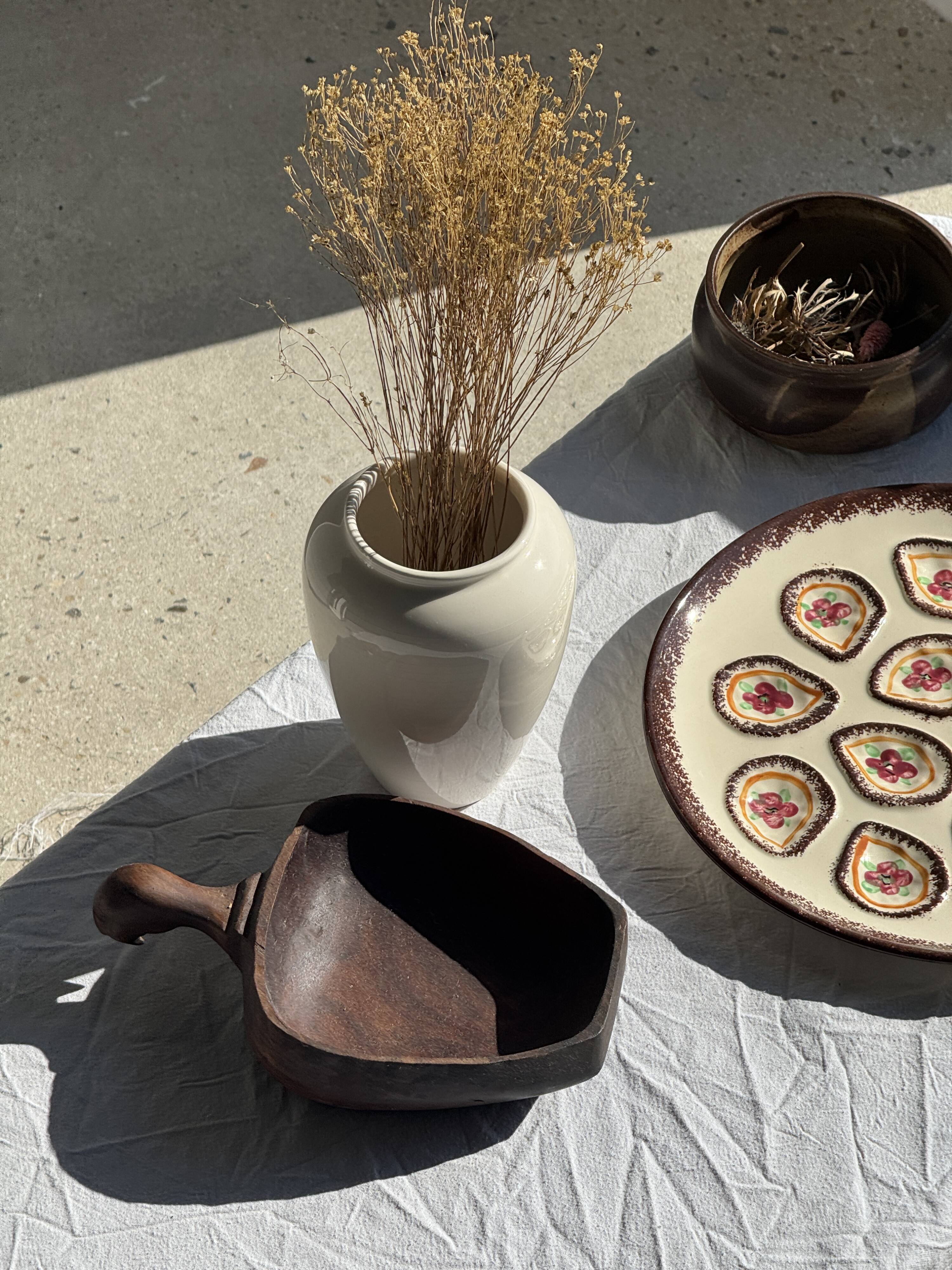 Large circular platter with compartments for shellfish, molluscs, and oysters.