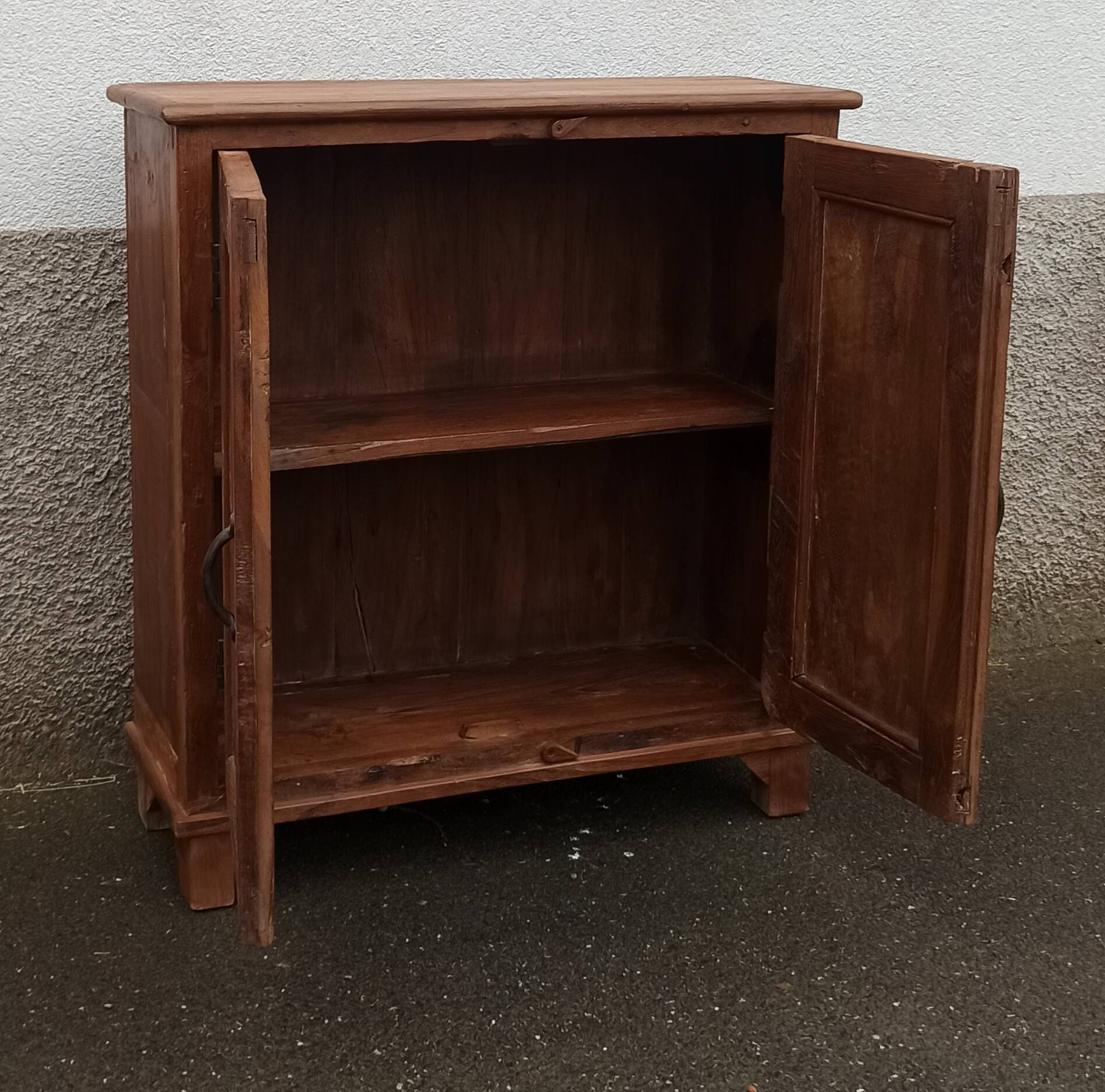 Old wooden chest of drawers