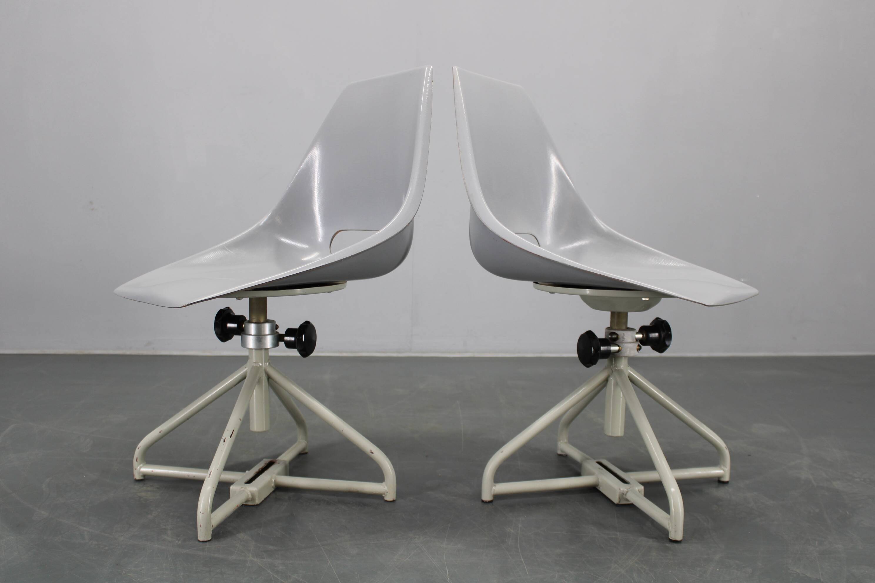 1960s Miroslav Navratil Pair of Fiberglass Chairs for Vertex, Czechoslovaki
