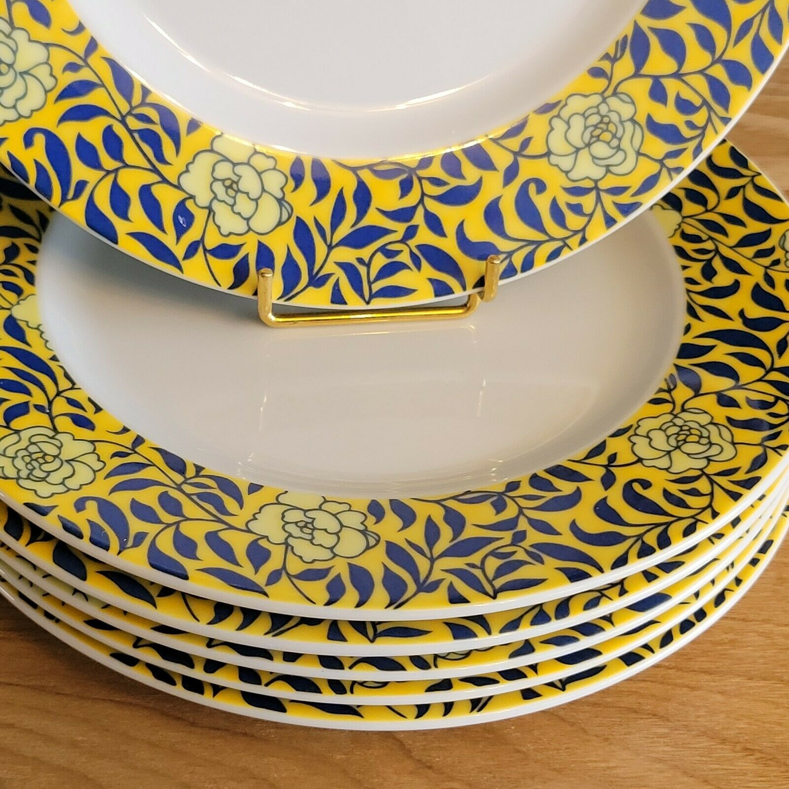 6 flat plates Cacharel floral decoration yellow and blue