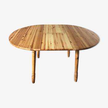 Round table in varnished pine with extension cord