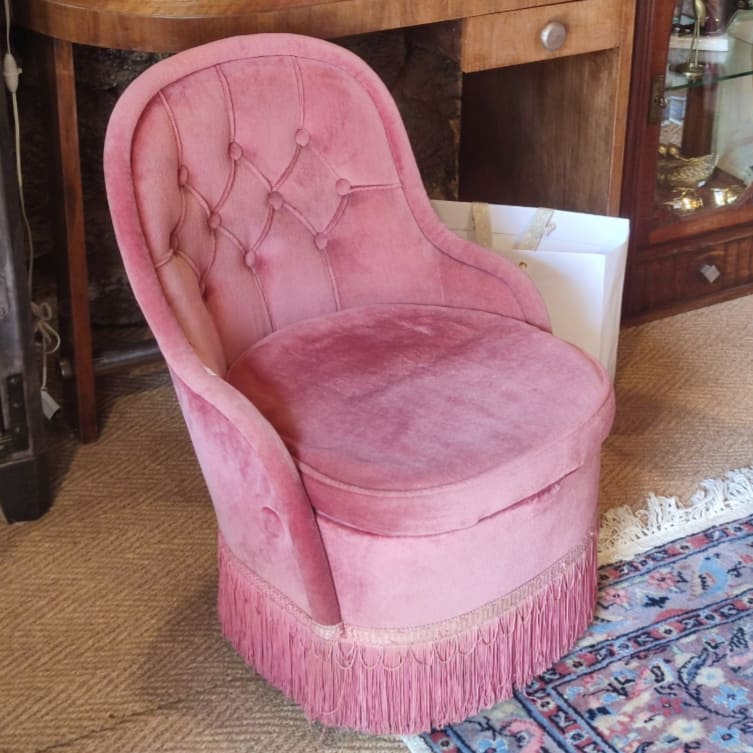 Pink toad armchair