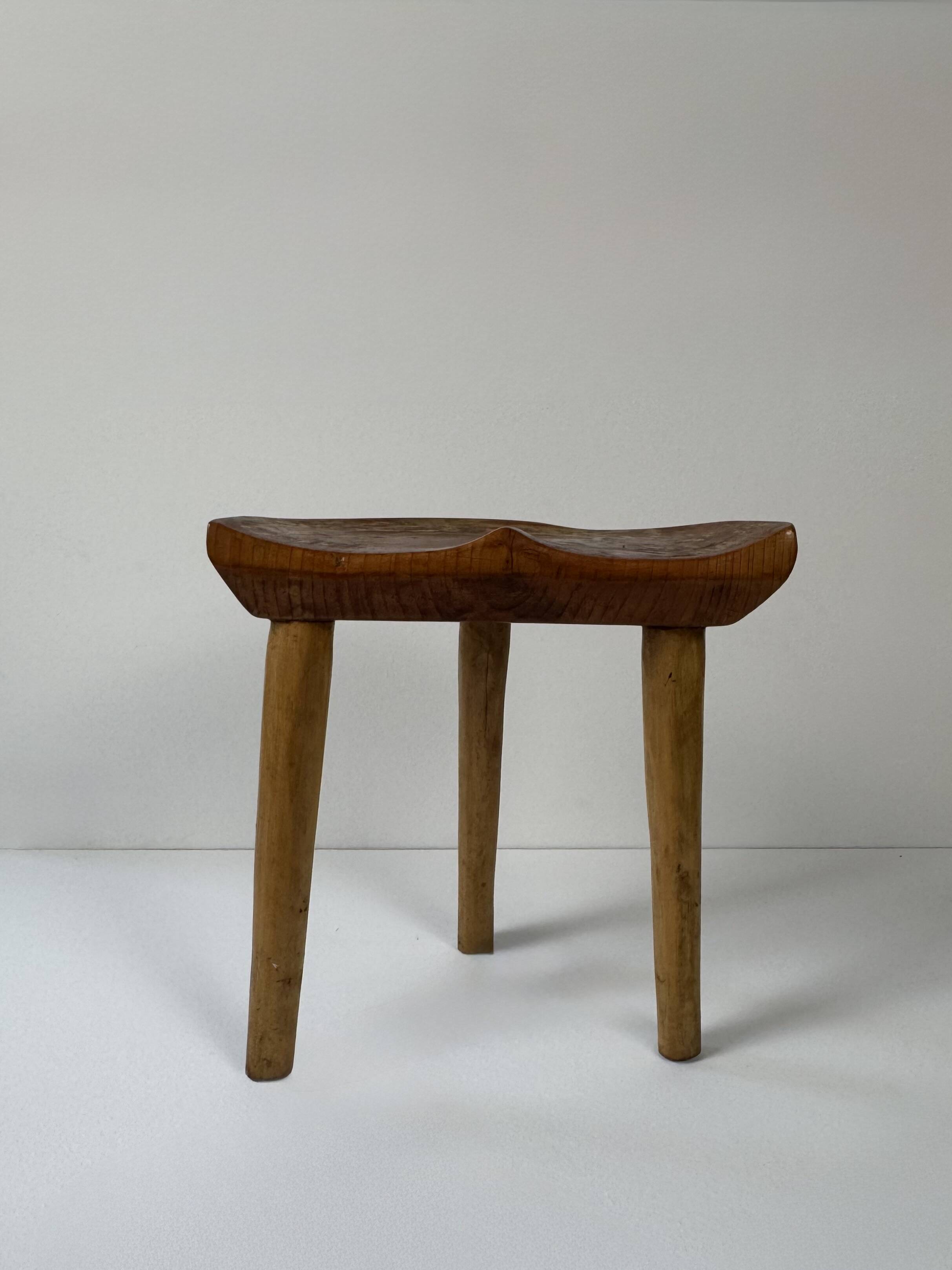 Tabouret vintage en bois tripode, France, 1960