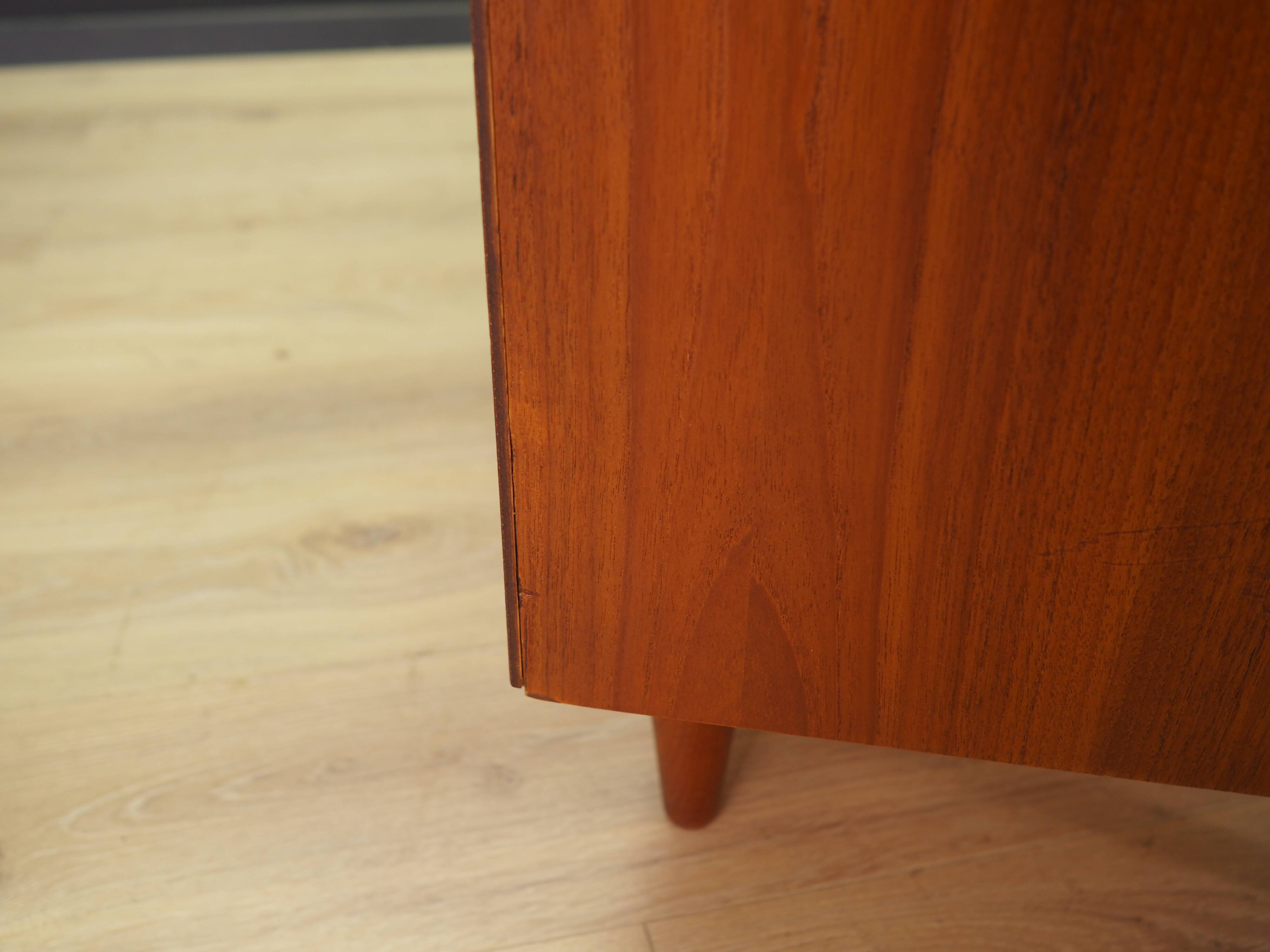 Classic chest of drawers