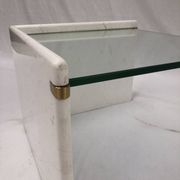 Ensemble de tables d'appoint italiennes, marbre et verre
