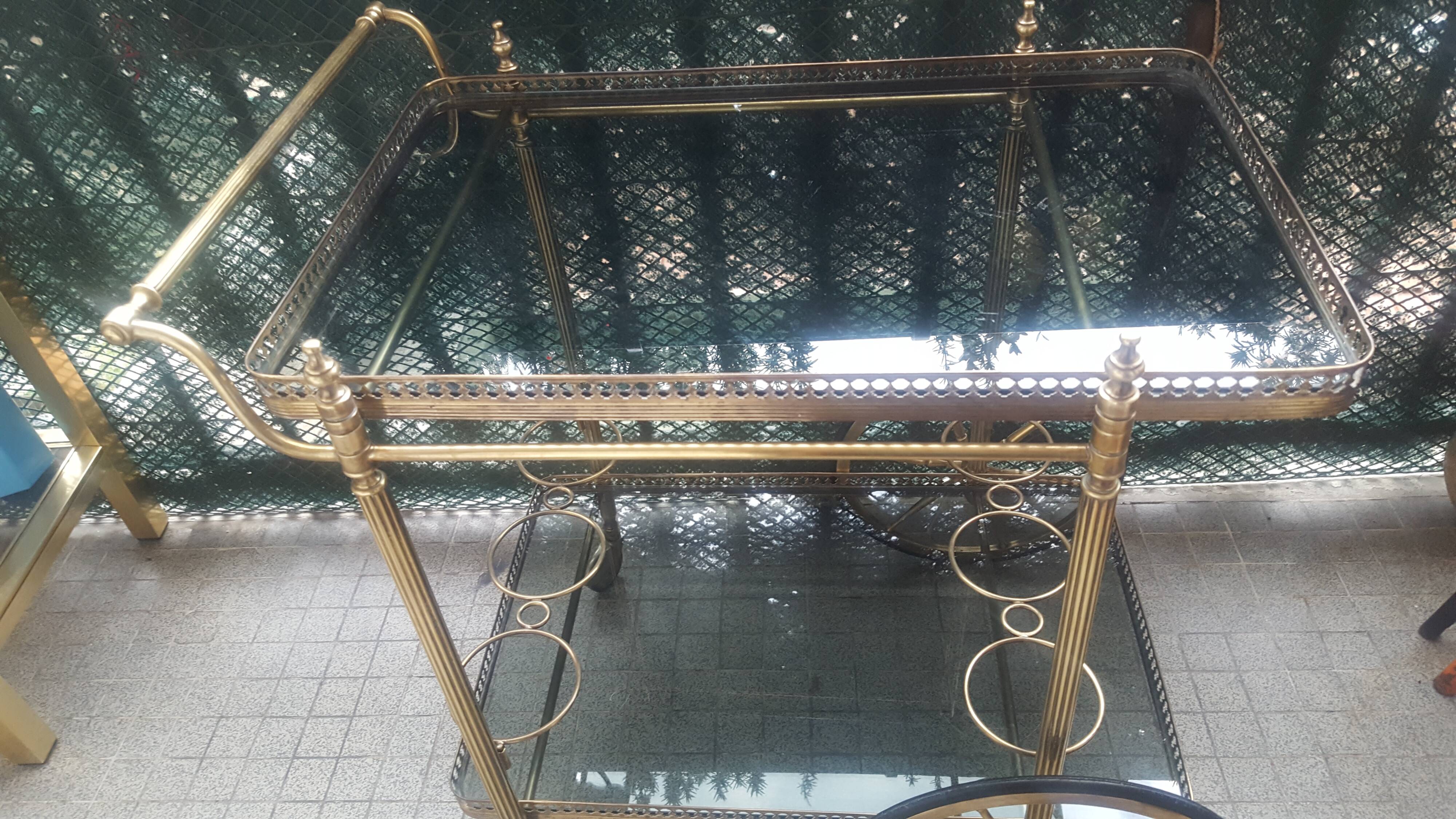Rolling trolley with wheels