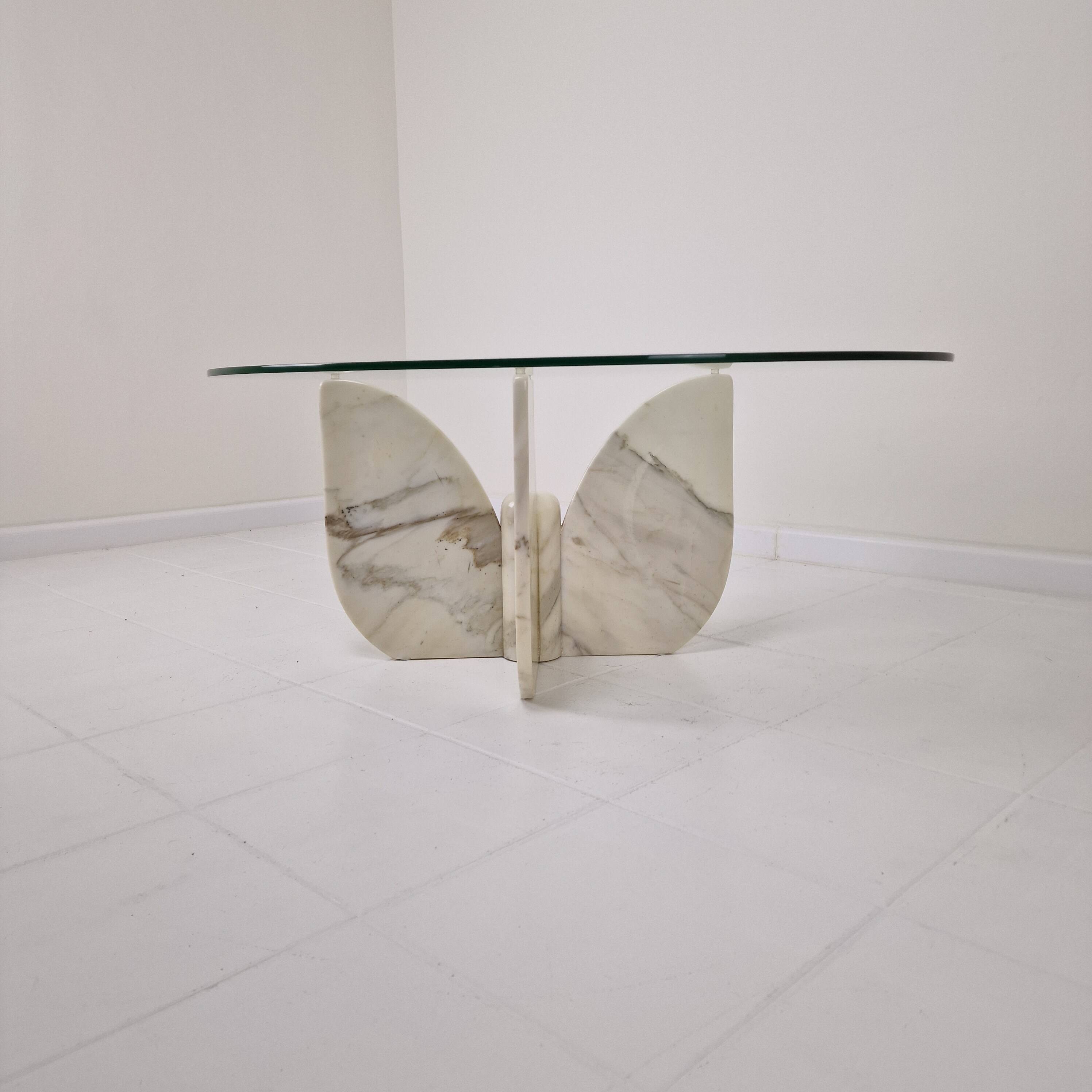 Italian "Flower" Coffee Table in Marble With Facet Cut Oval Plate, 1970s