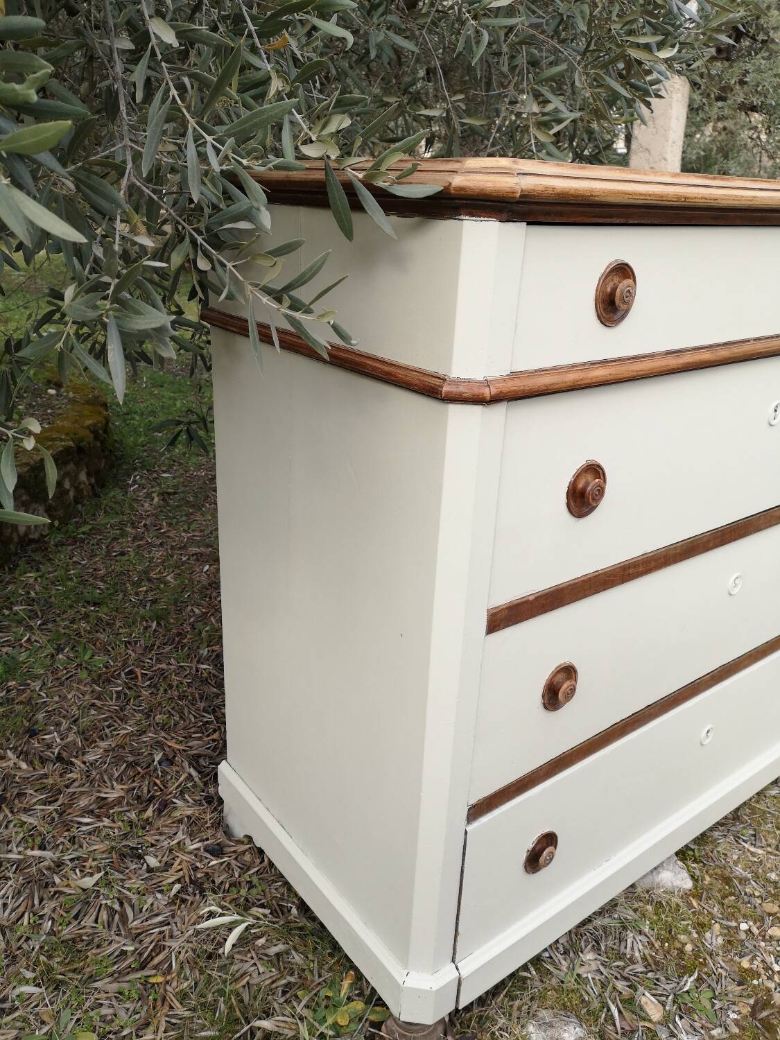 Oak chest of drawers