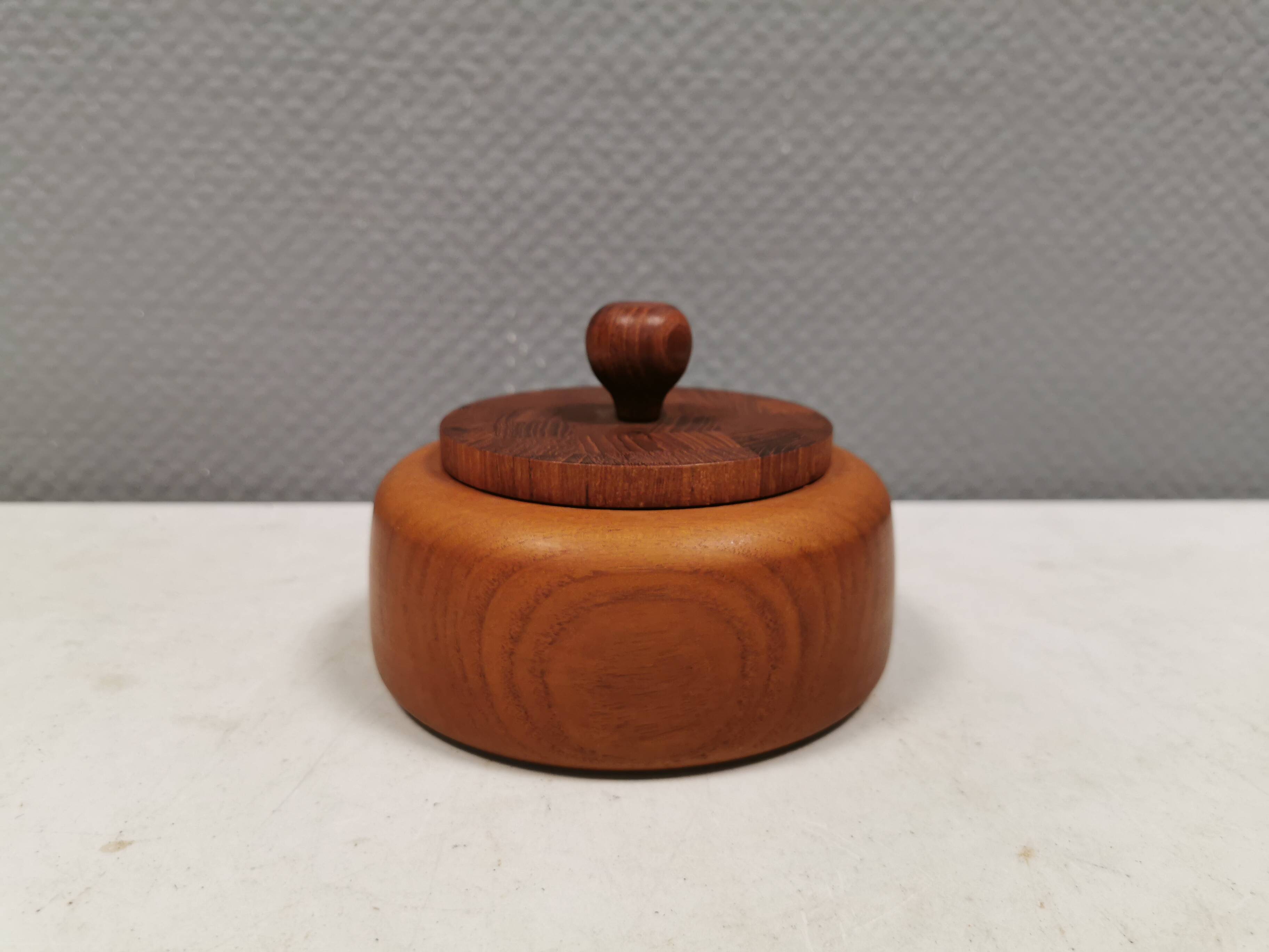 Very beautiful tobacco jar in teak wood with lid of stick-glued teak wood.