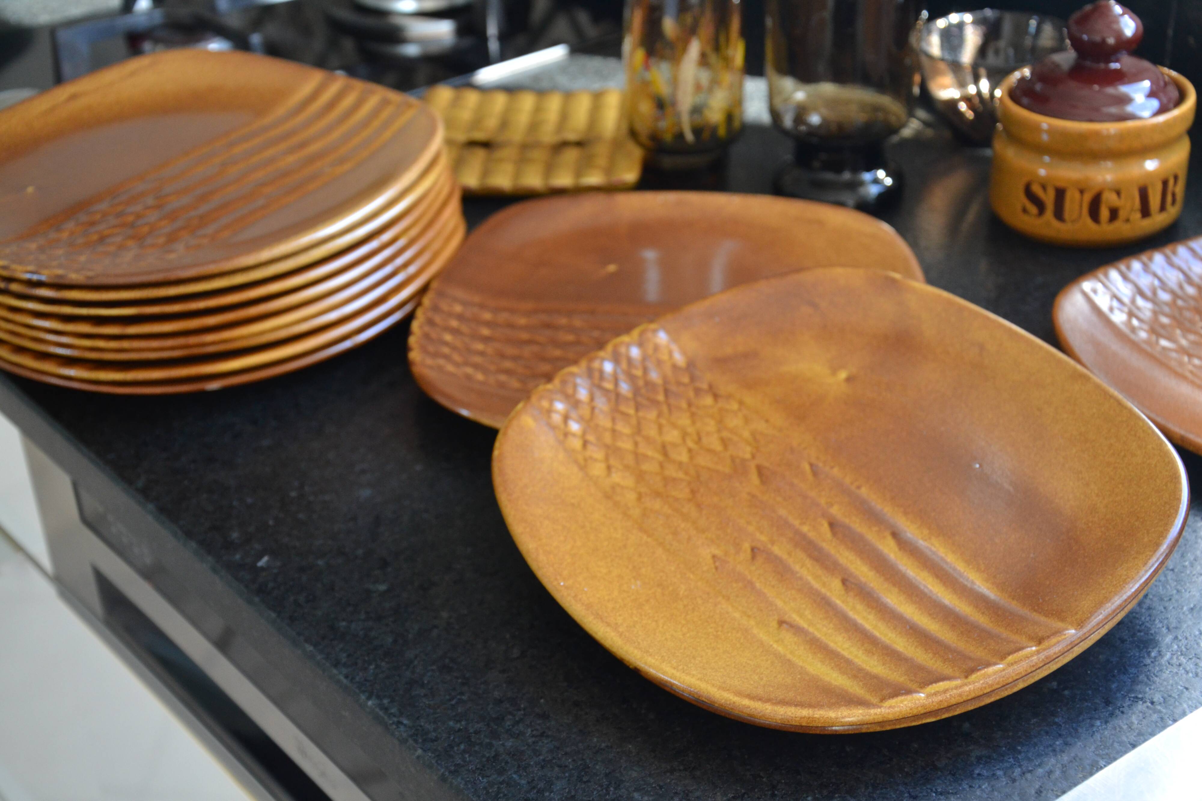 12 flat/asparagus plates from the 70s-80s