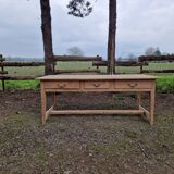 Farm table