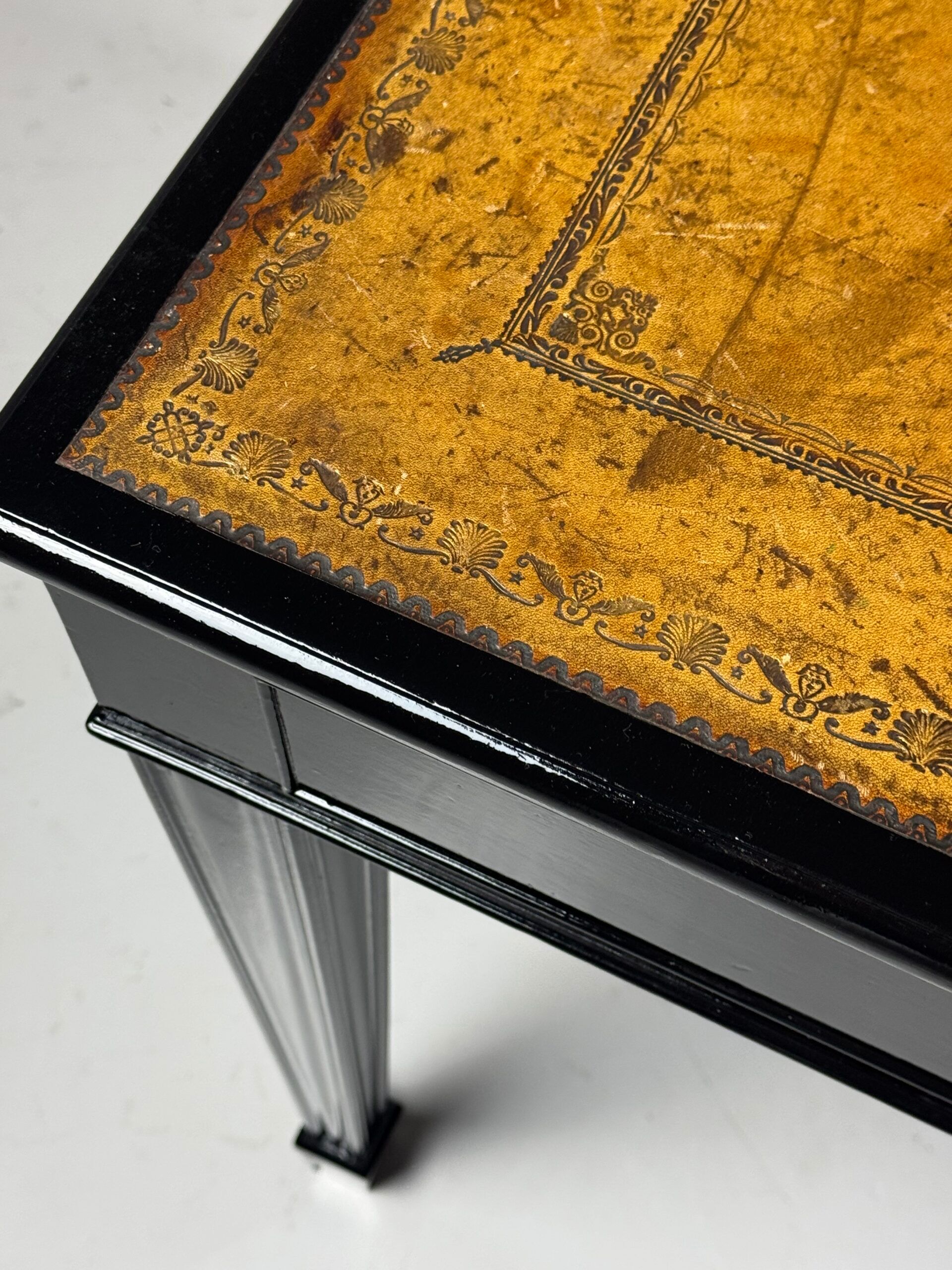 Bureau anglais du 19ème siècle noir
