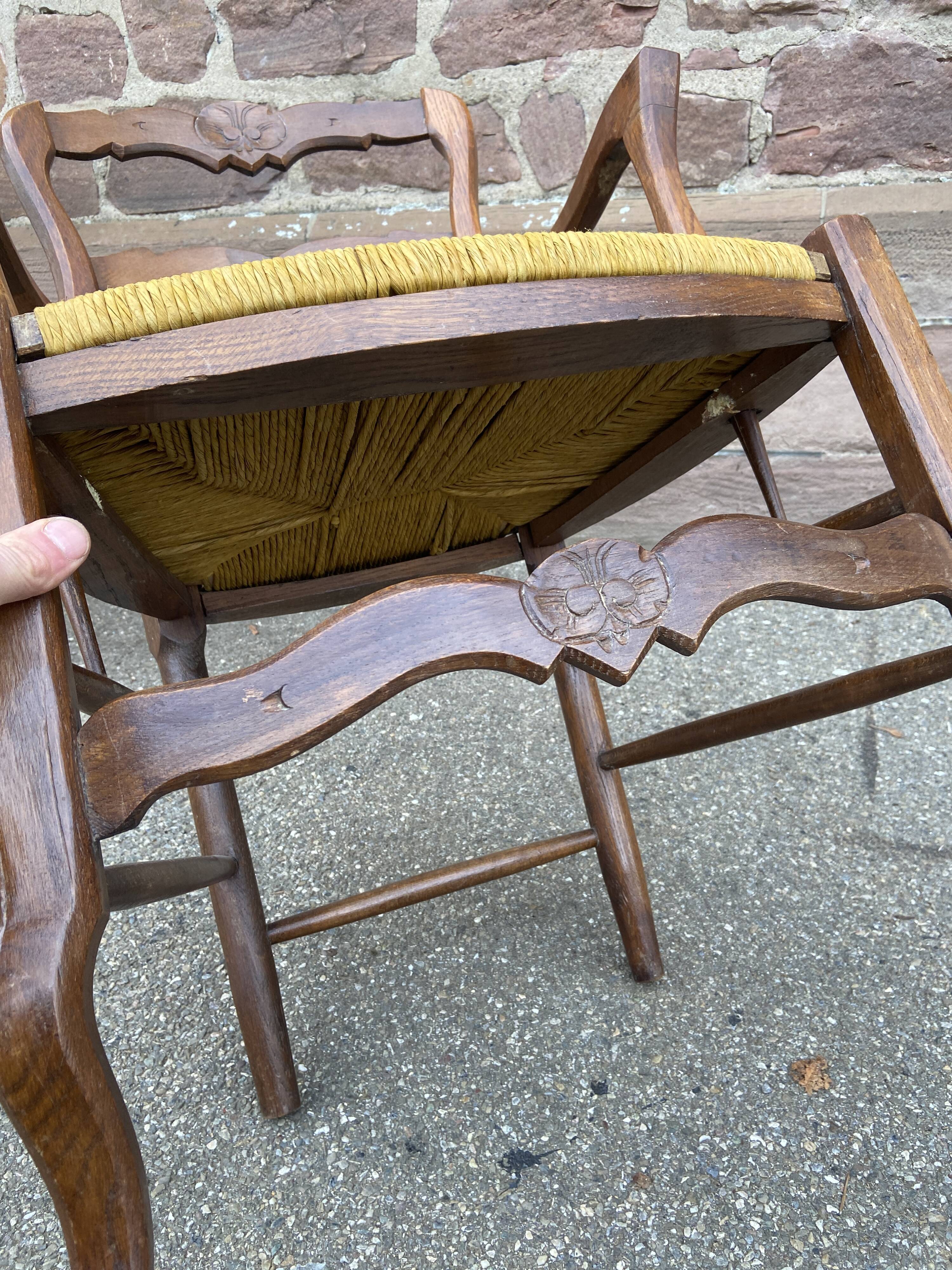Fauteuil paillé rustique style  louis xv en chêne